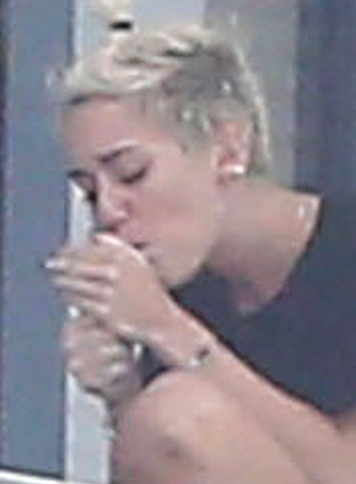 Miley Cyrus, Snoop Lion, Marijuana