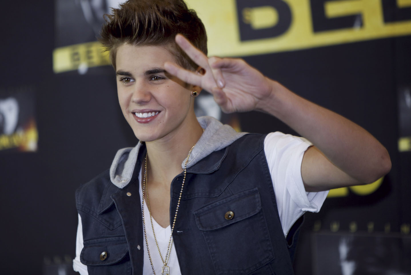 Hollywood, Beliebers, Justin Bieber, Facebook