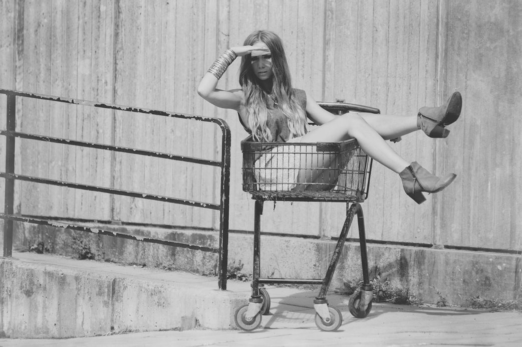 Editorial, Lisa Olsson