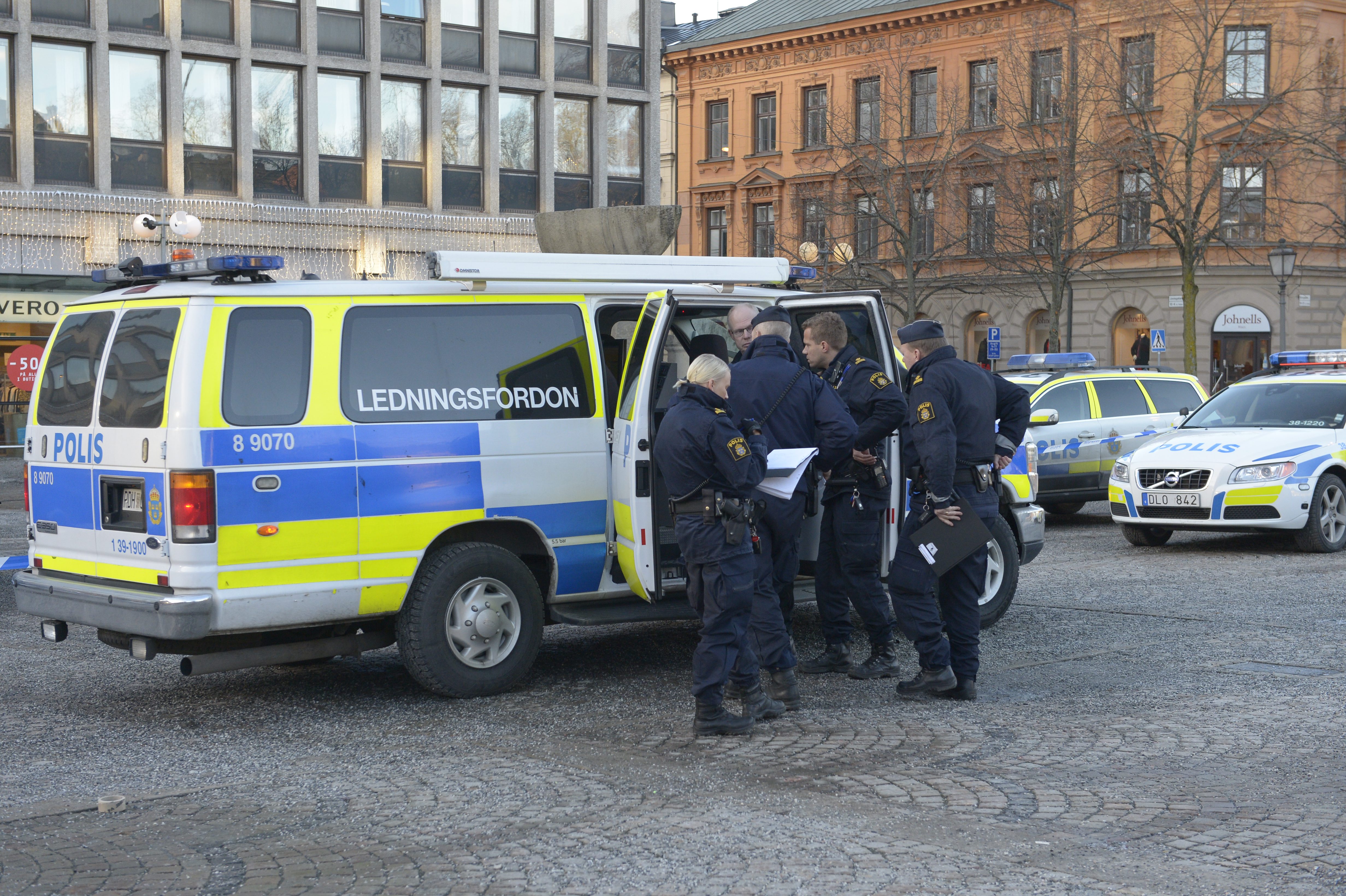 Polisen, Bil, Rånare, Guldrån, Sodertalje, Leif GW Persson