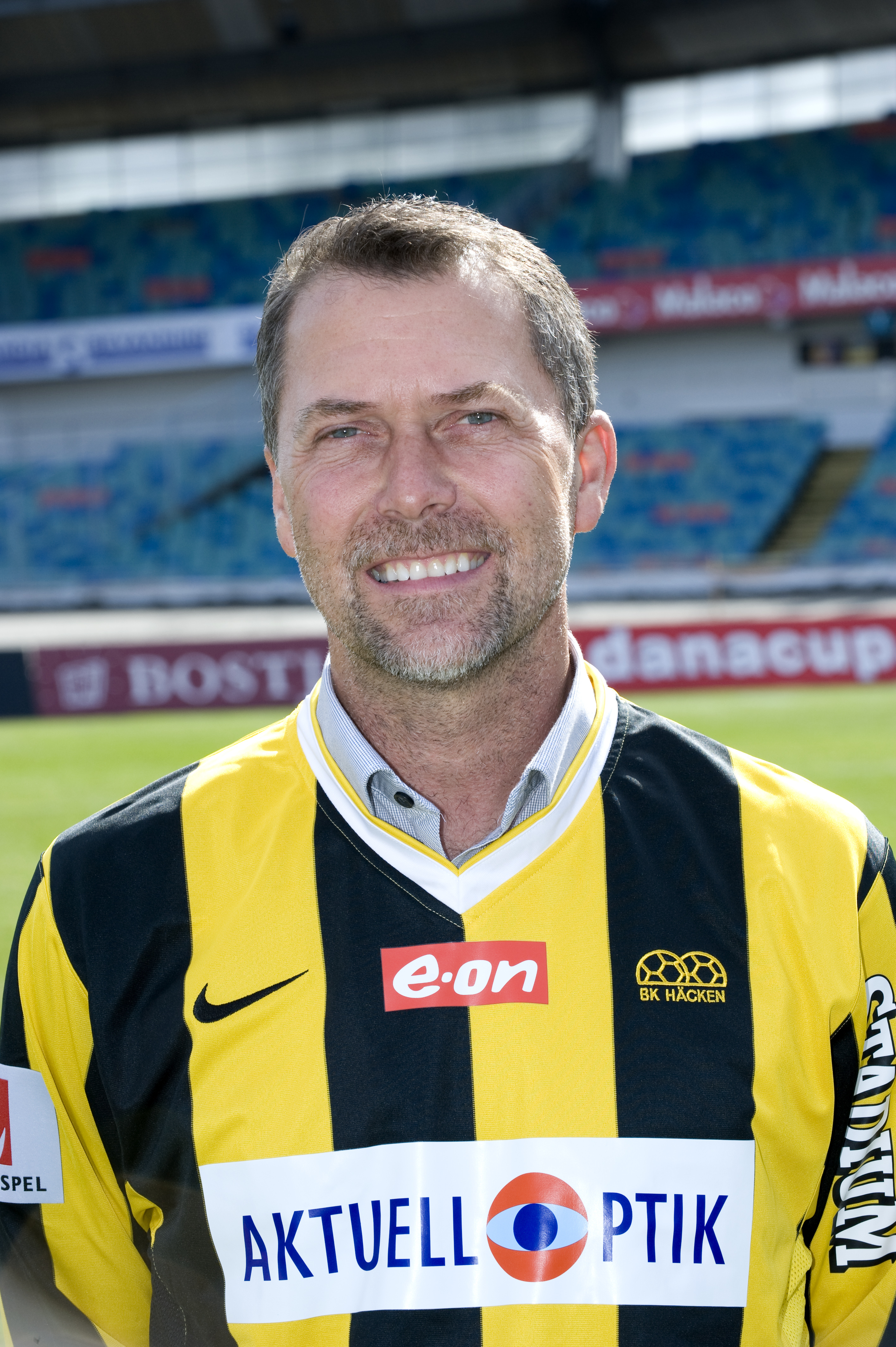 Waris Majeed, BK Häcken, Twitter