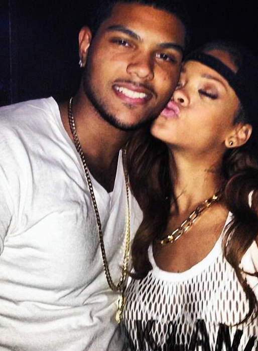 instagram, Twitter, Rihanna