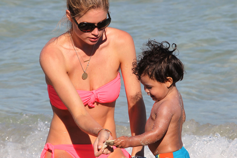 Semester, Hollywood, Familj, Doutzen Kroes, Pool, Bikini, Beach, Strand, Victorias Secret, Förhållande