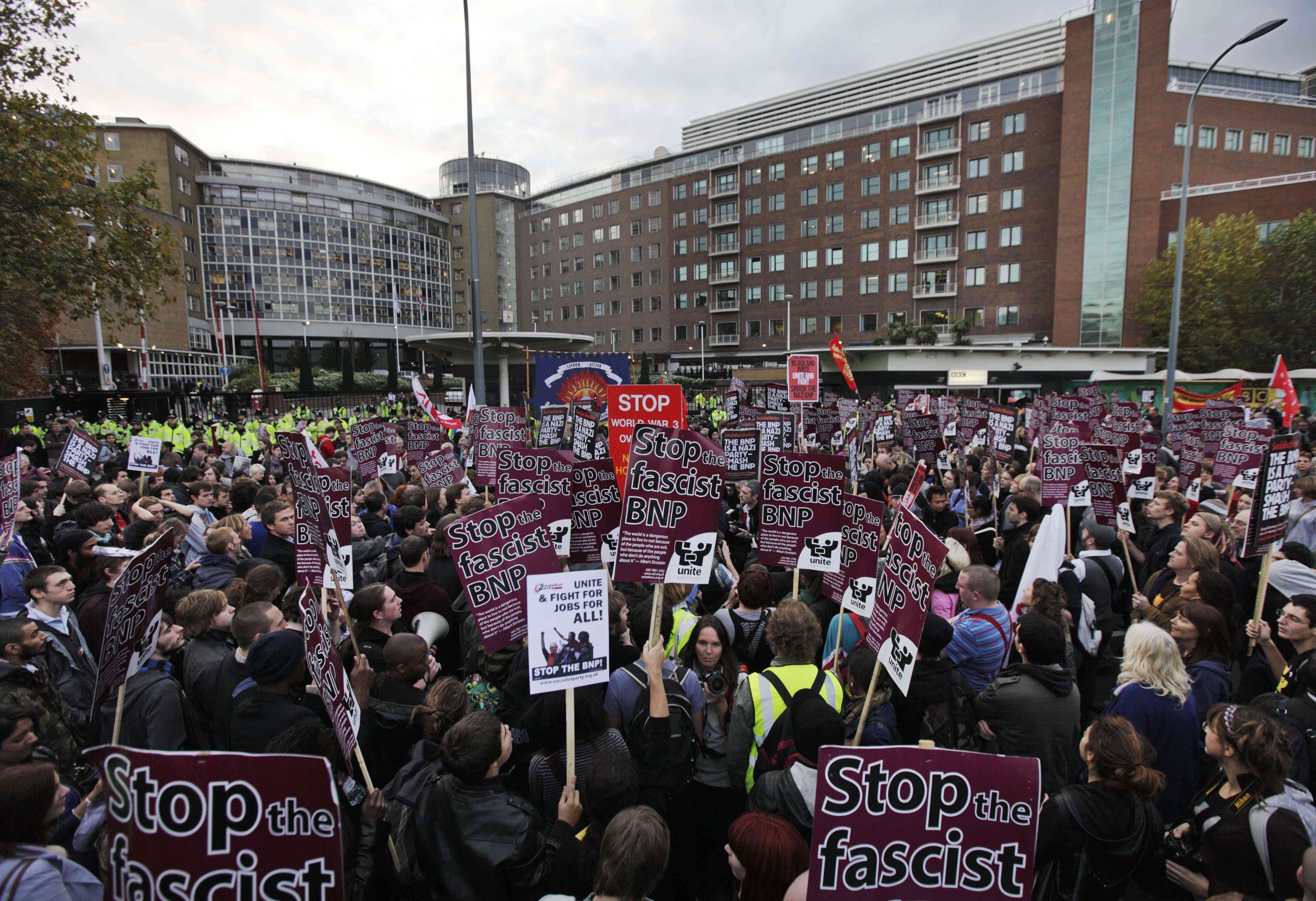 BNP, Nick Griffin, Twitter, Facebook, Homosexuella, British National Party