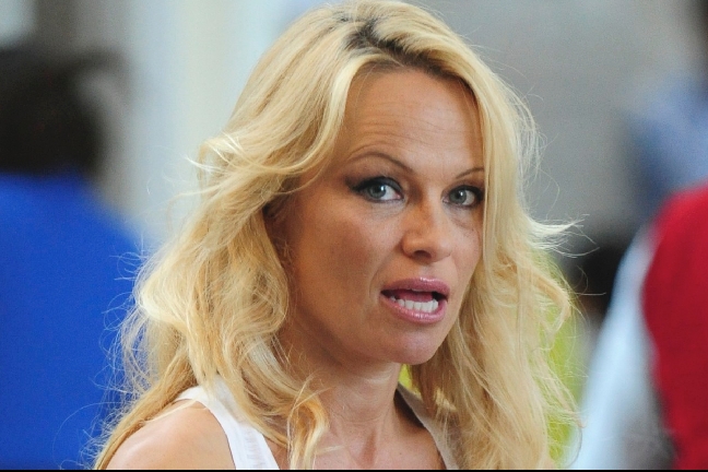 Pamela Anderson, Kändisar, Pengar, Lägenhet, Laurence Hallier, Hollywood, Las Vegas, Stämd, Baywatch