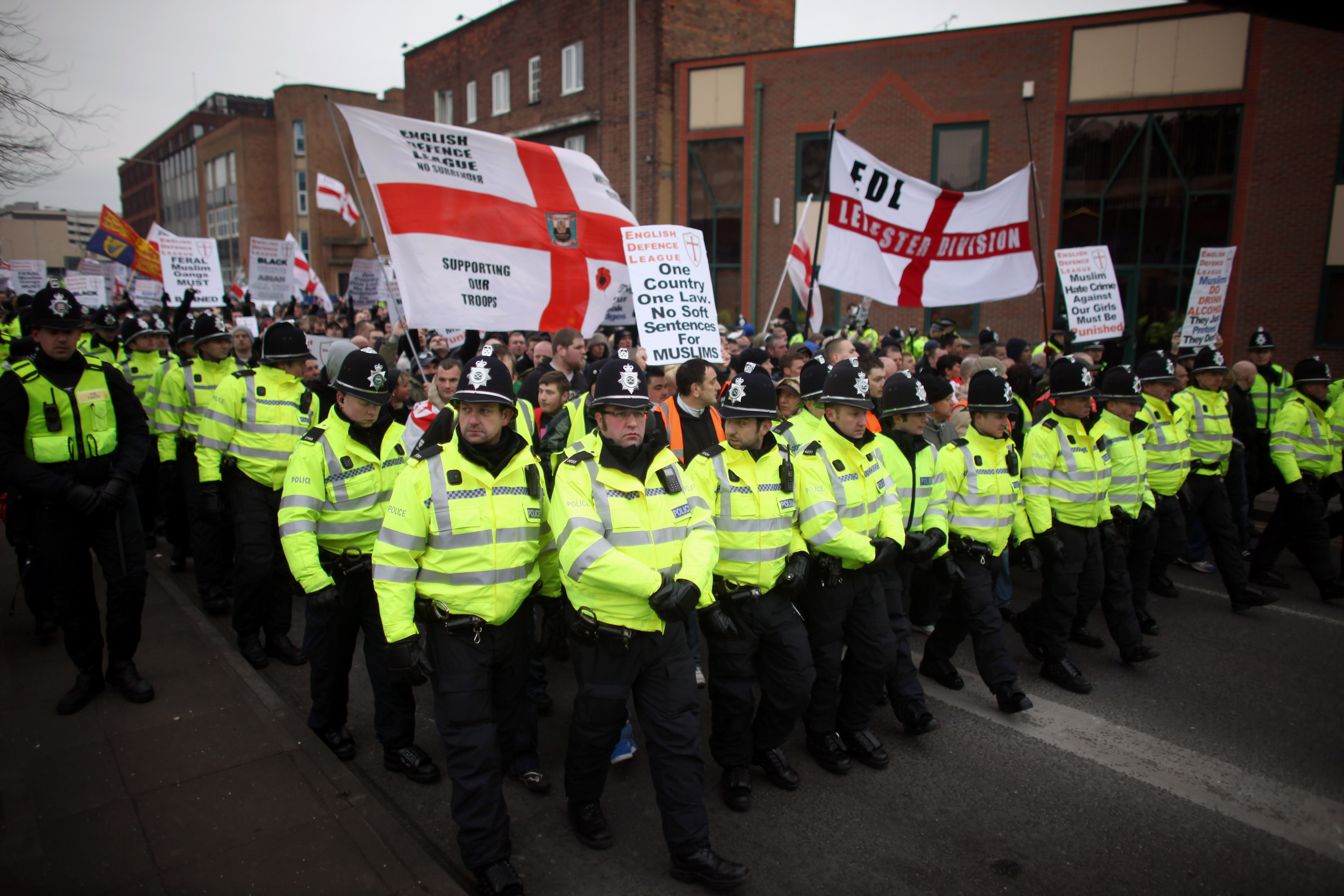 Swedish Defence League,  Counterjihad, Robert Spencer,  Tommy Robinson, Islam, English Defence League, huliganer,  Pamela Geller