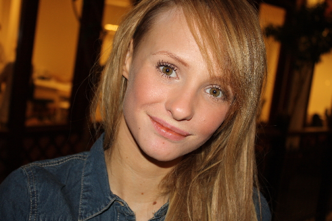 Sverigedemokraterna, Dessie, Kissie, Desire Nilsson, Paow, Bloggerska, Bloggare, Blondinbella, Hugo Rosas, Paulina Danielsson, Alexandra Nilsson