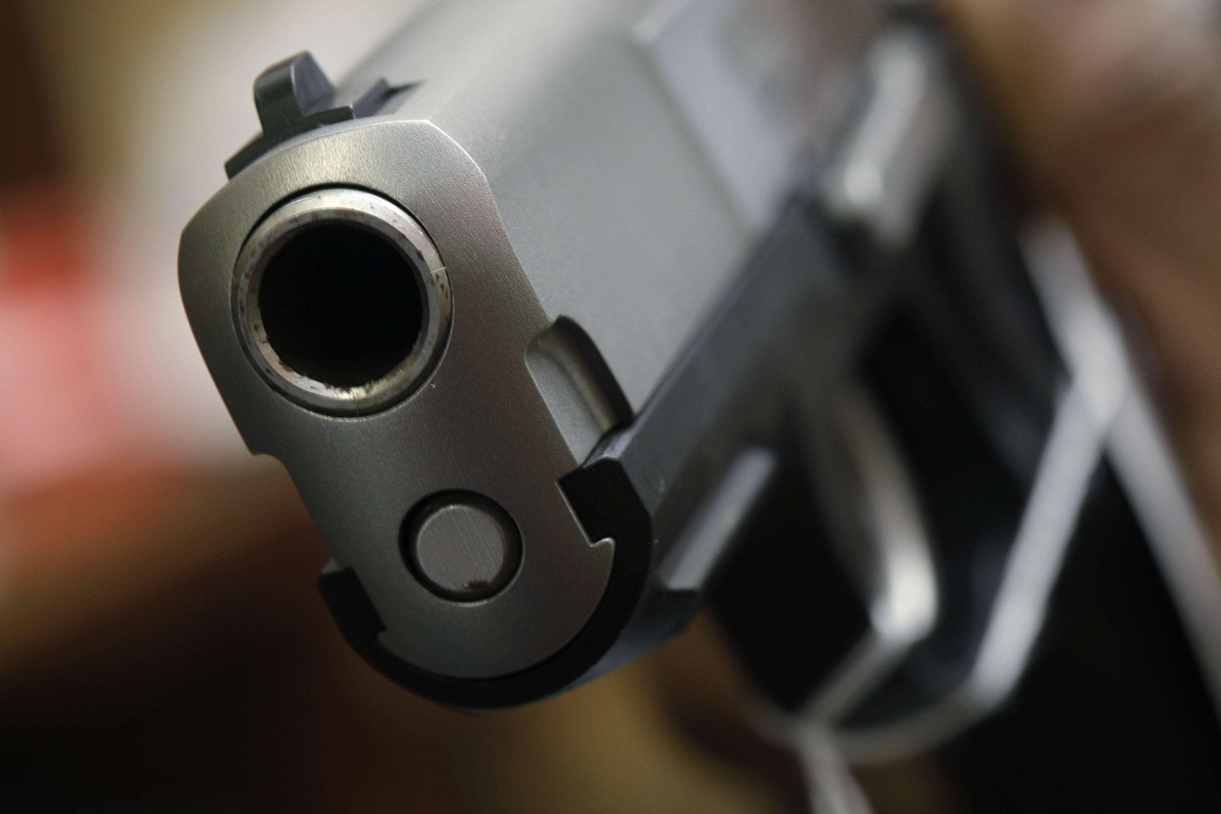 Biograf, The Bourne Legacy, Pistol