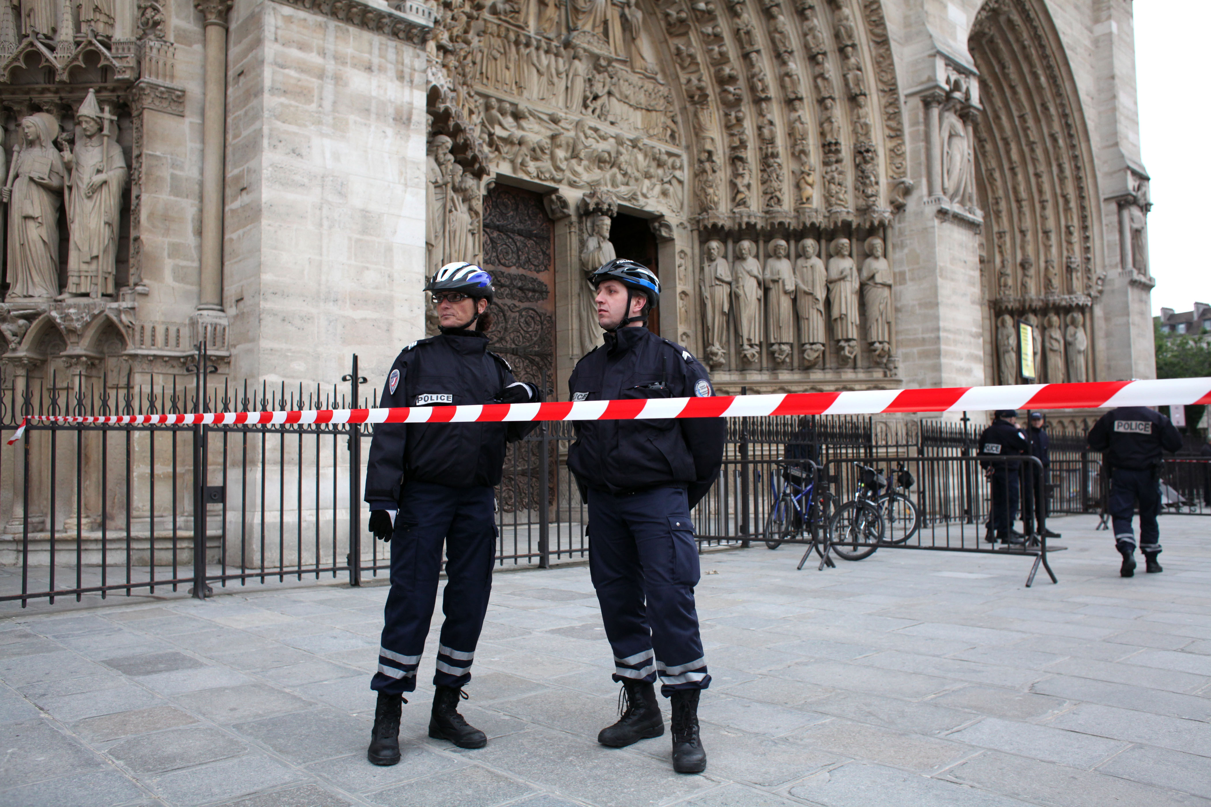 Front National, Högerextrema,  Historiker,  Dominique Venner,  Notre Dame, Självmord, Le Pen