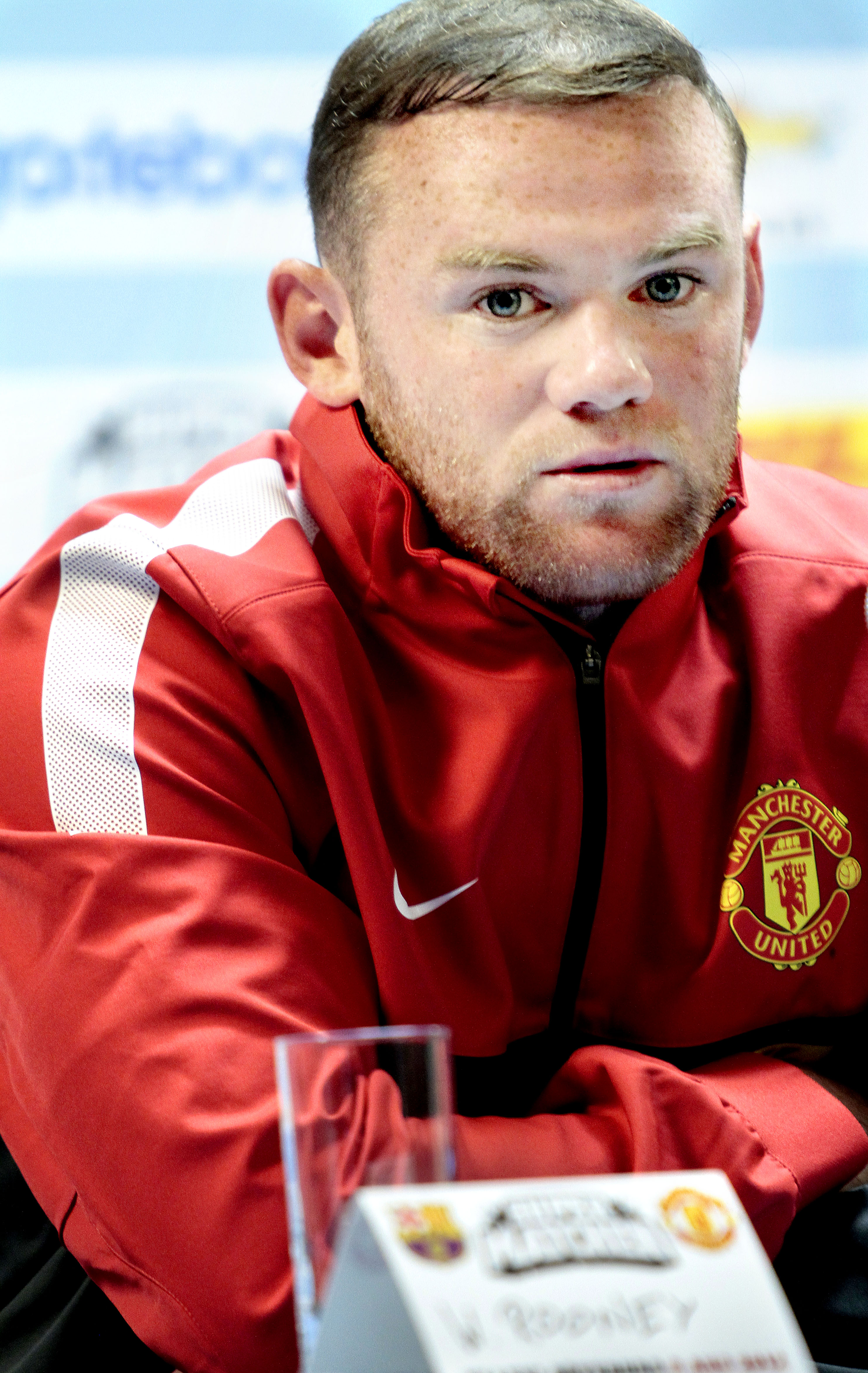 Twitter, Wayne Rooney, Robin van Persie