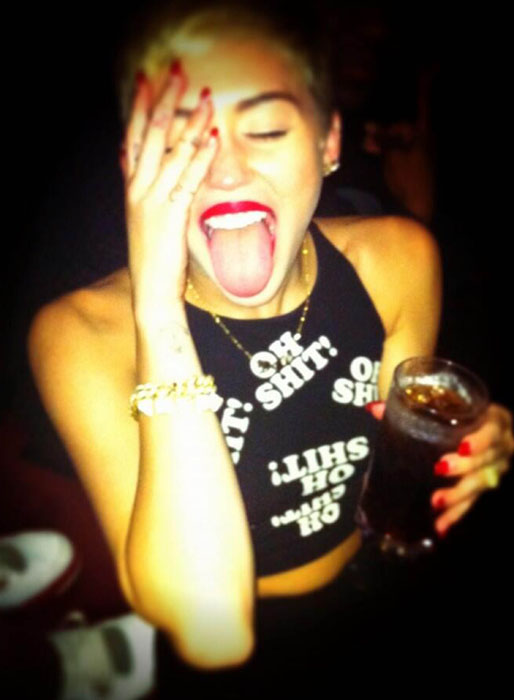 Rihanna, Twitter, instagram