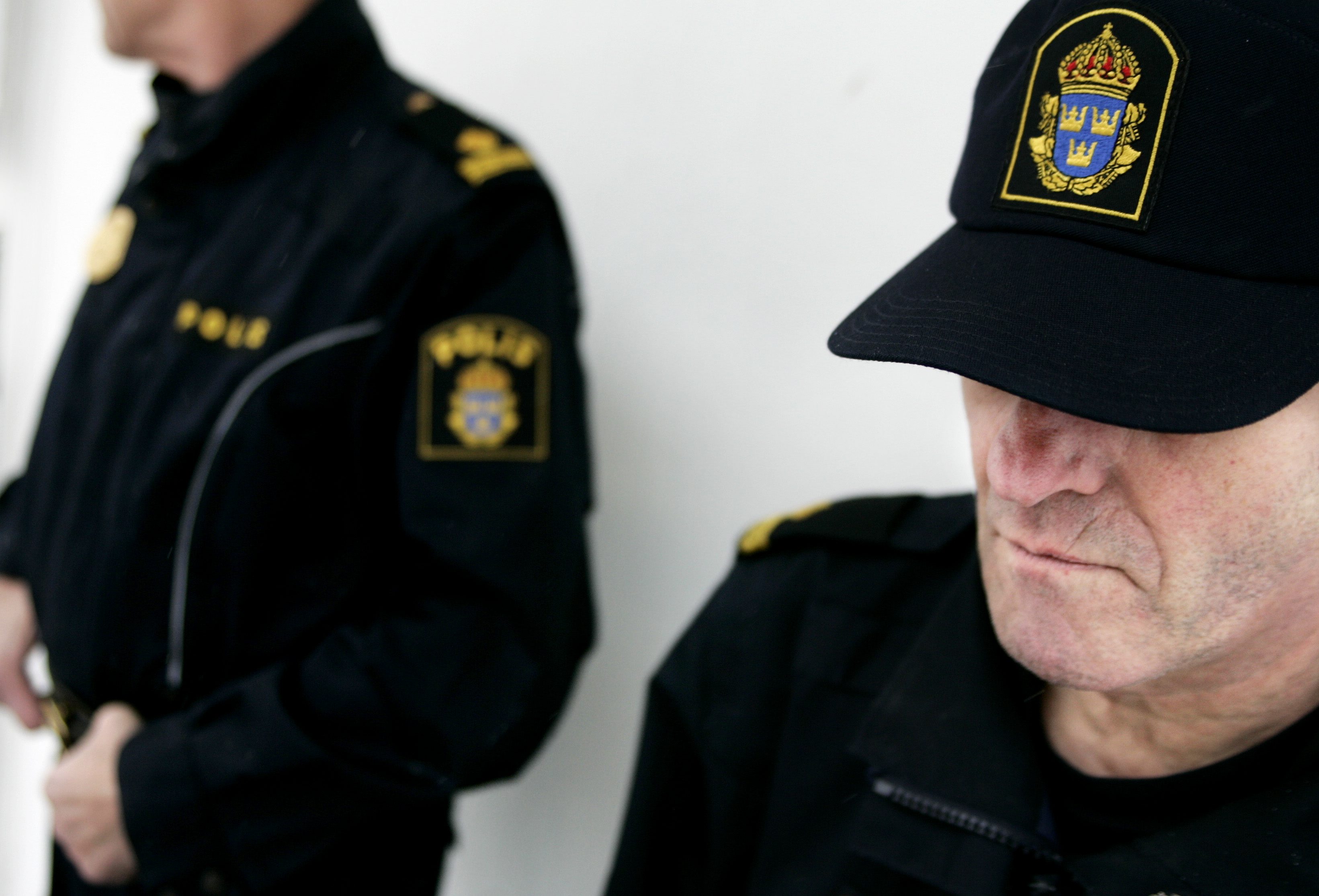 Polis, Sexsms, Självmordsförsök