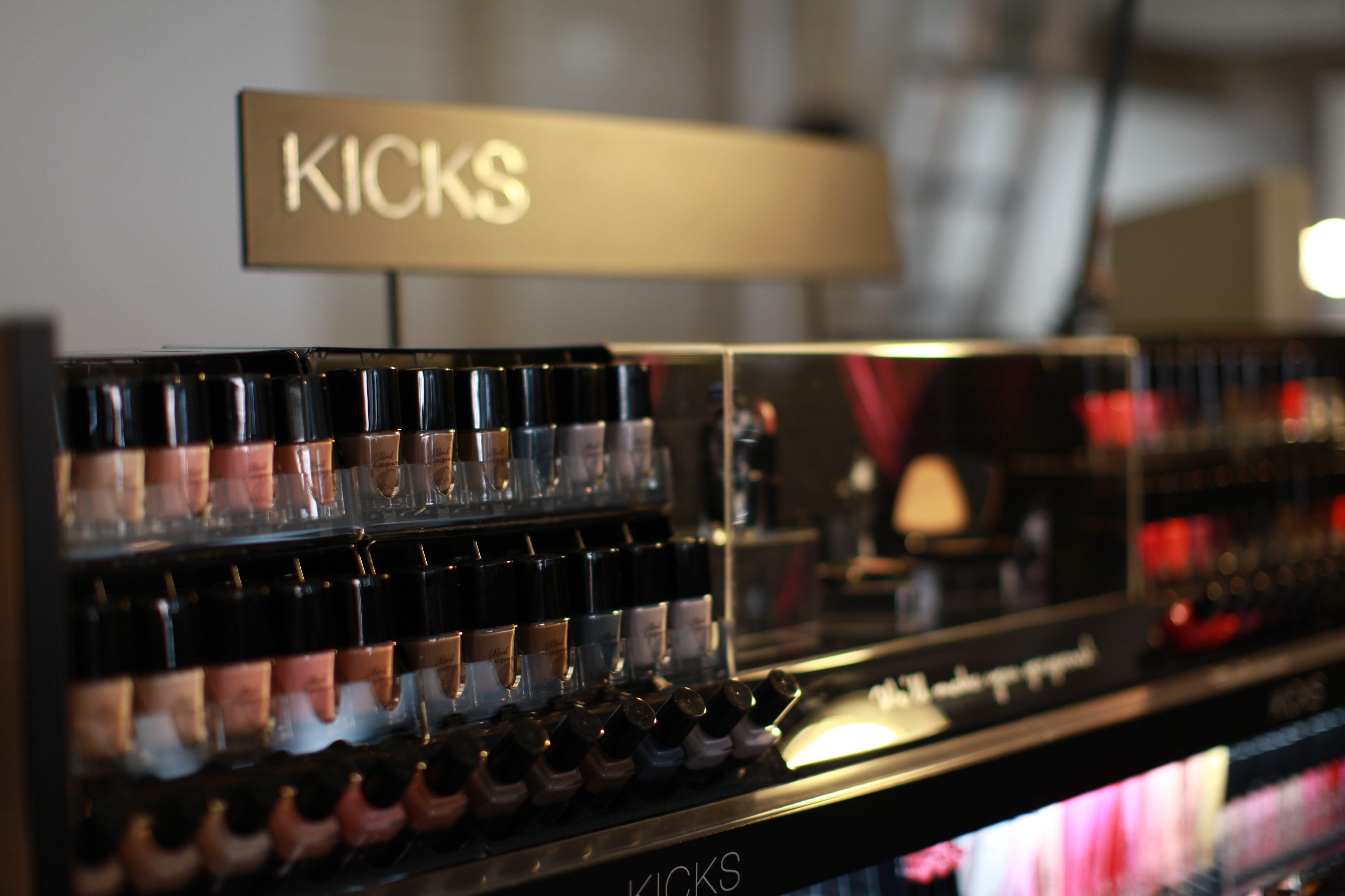KICKS, Make Up