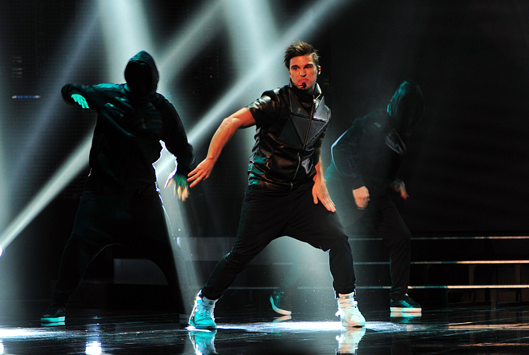 Marching in the name of love, Eric Saade, comeback, X-factor