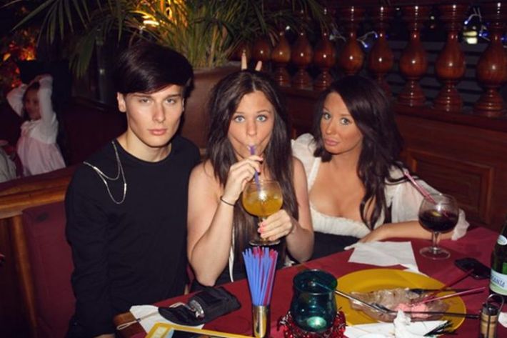 Gran Canaria, Jackie Ferm, Rebecca Sahlin, Marie Plosjö, Dennis Maglic, Skandalresorna, Kissie, Toppbloggarna