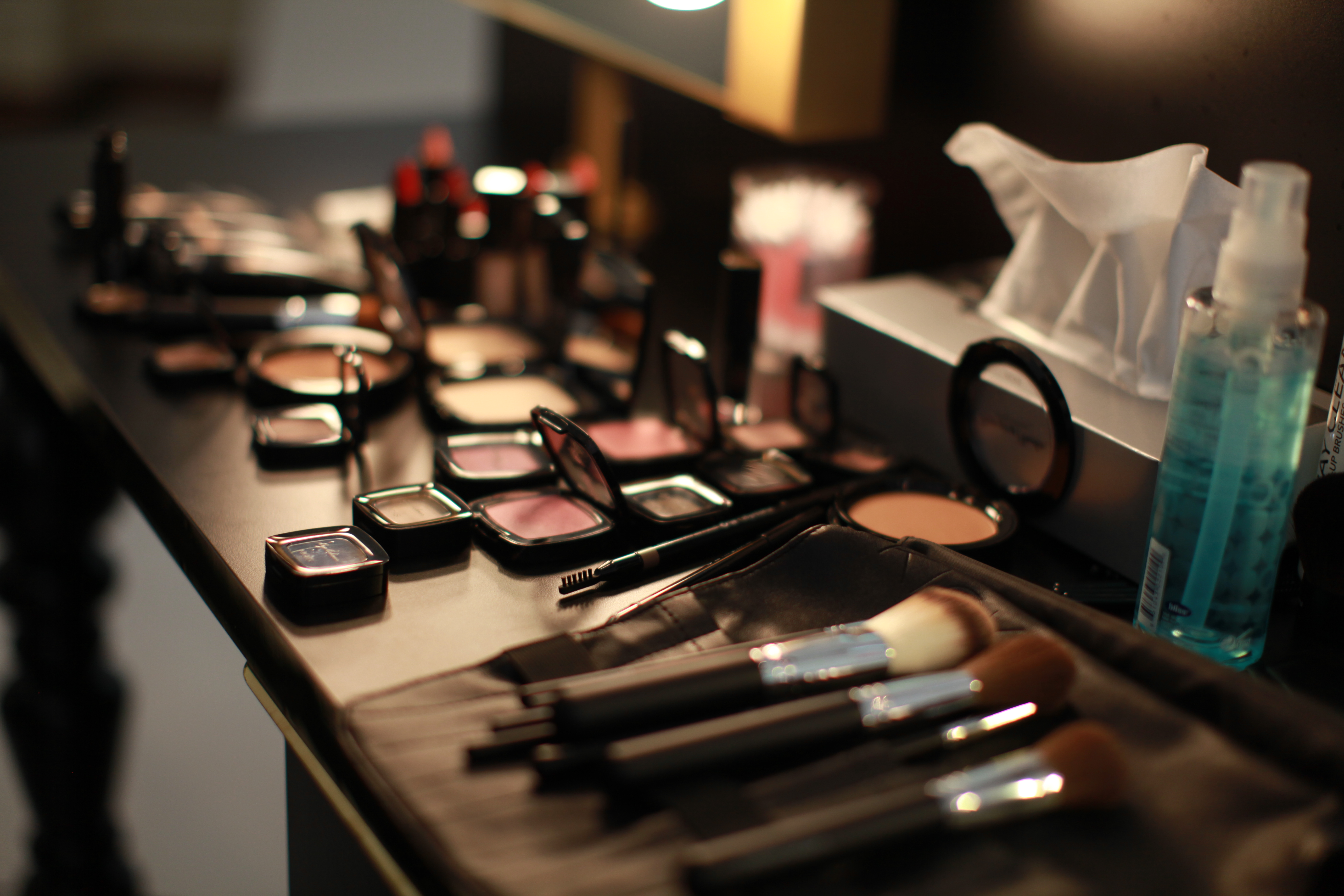 KICKS, Make Up