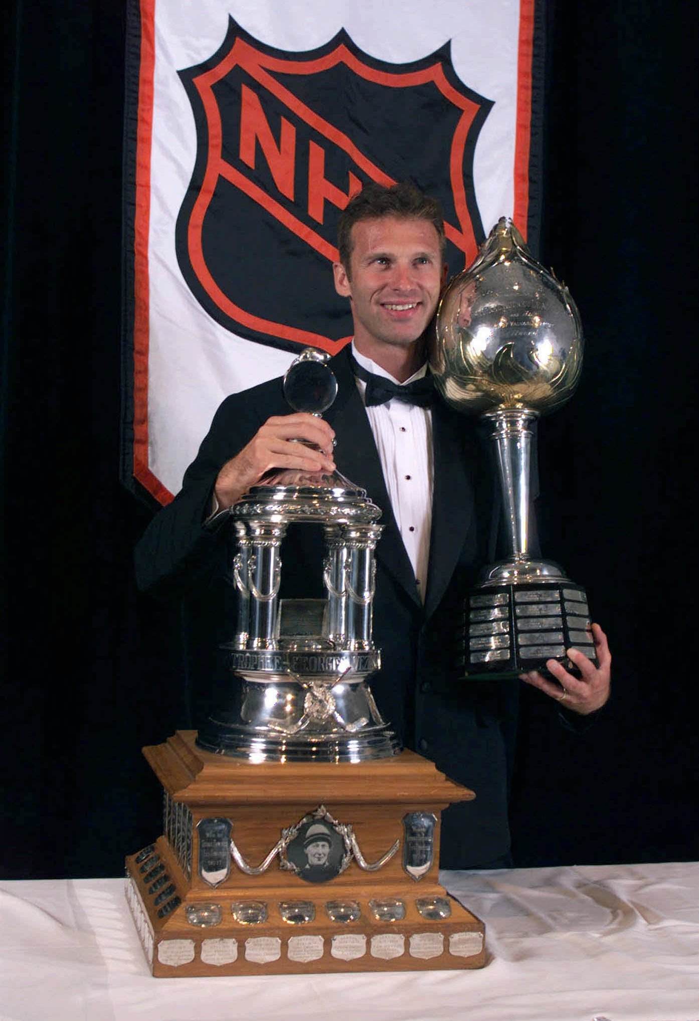 Legendar,  lägga av, Dominik Hasek