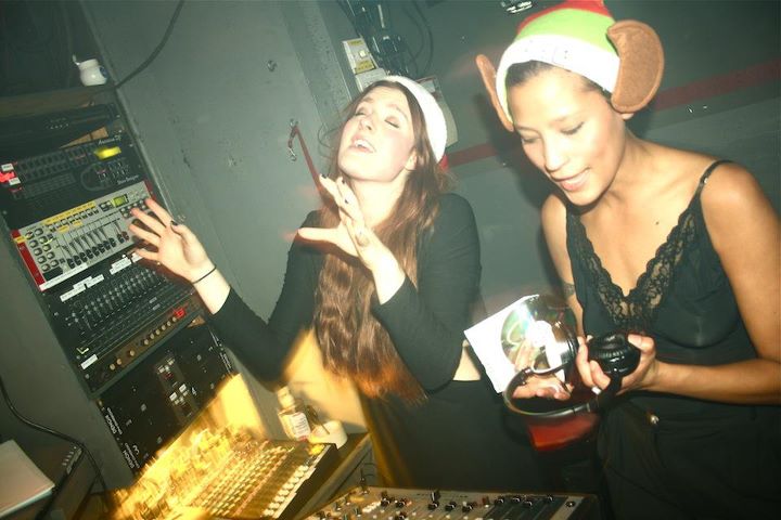 Caroline Hjelt, Aino Neneh Jawo, Icona Pop