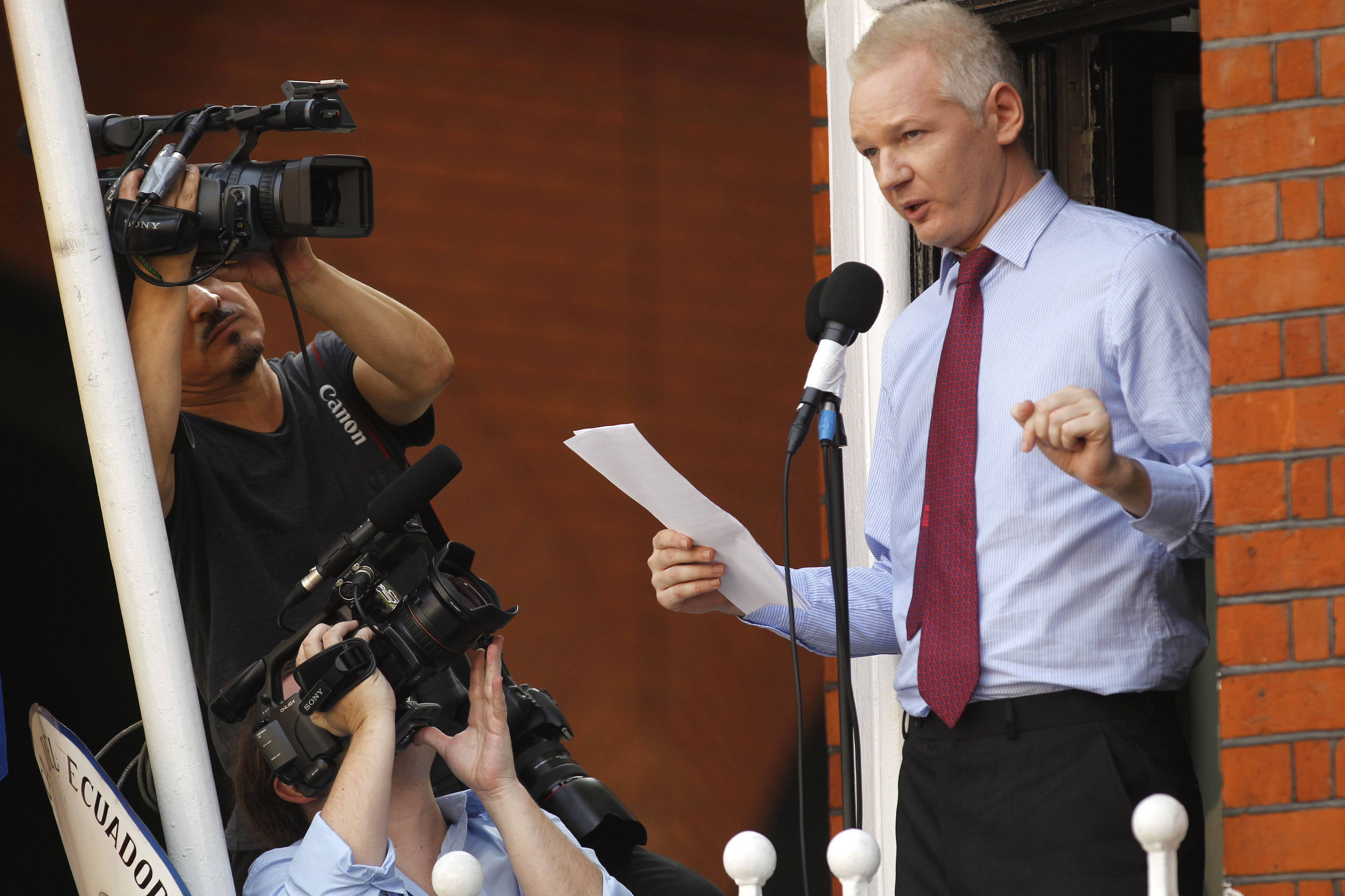 Twitter, Wikileaks, Assange