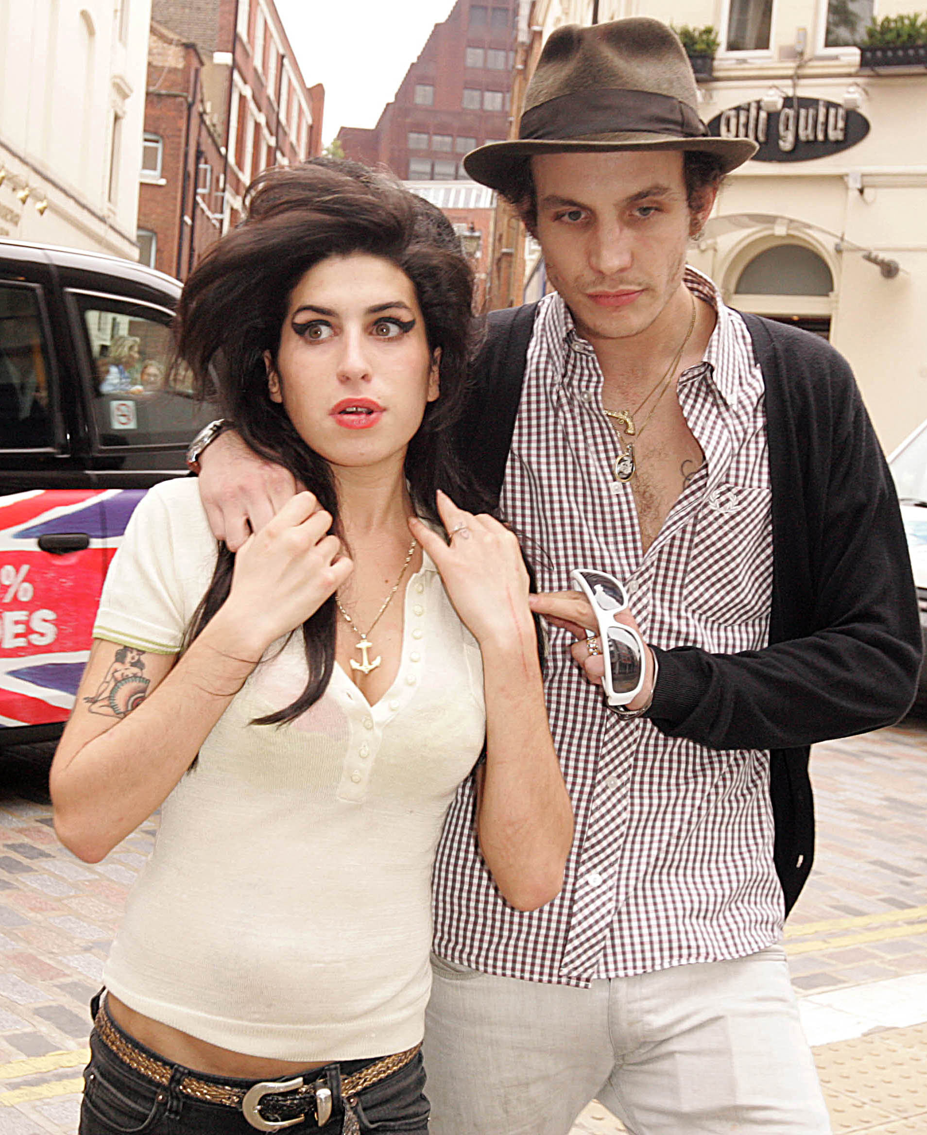 Amy Winehouse, Missbruk, Alkohol, Droger,  Mitch Winehouse