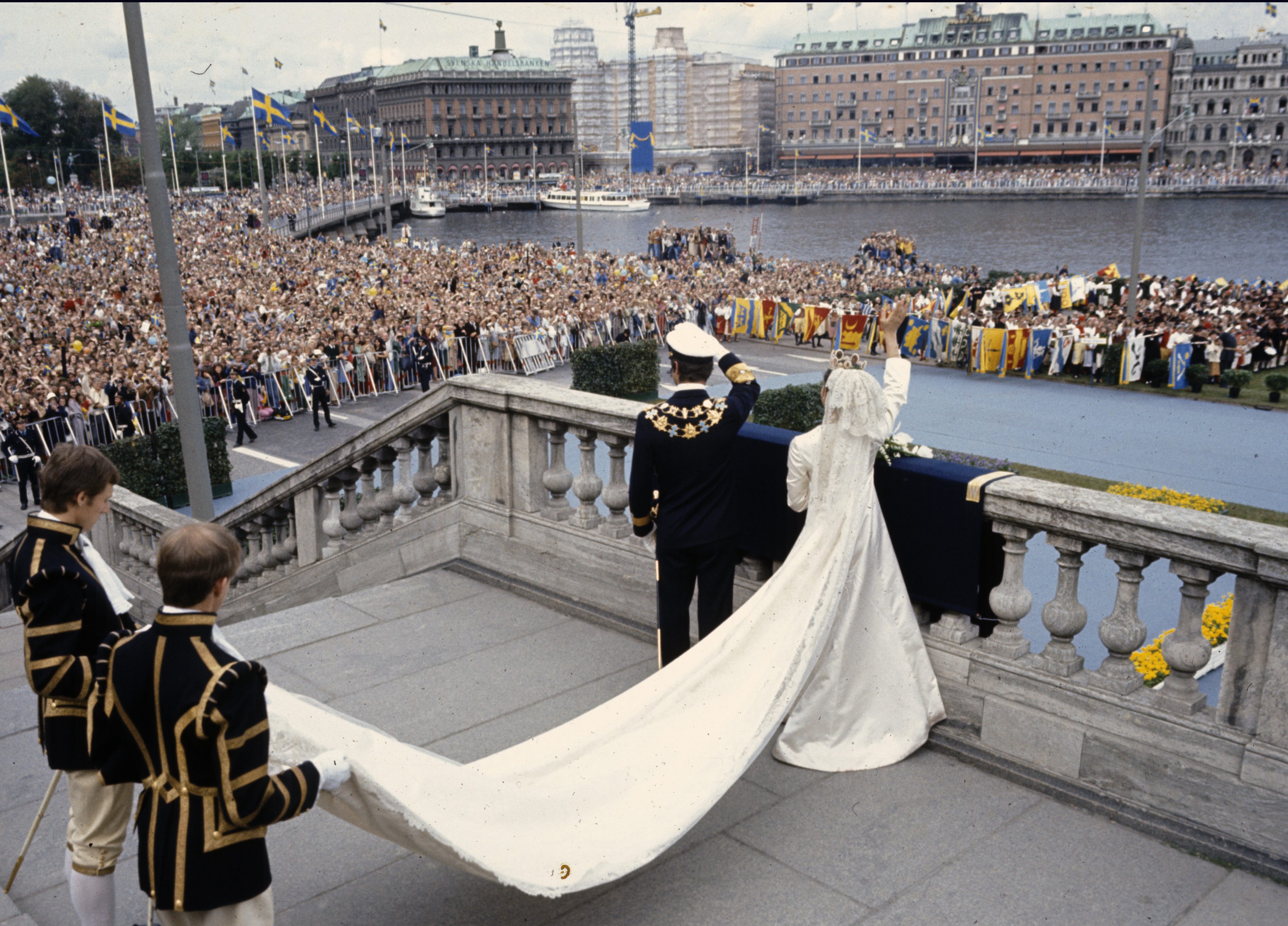 Monarki, Berns, Daniel Westling, kronprinsessan Victoria, Mikael Wiehe, Kungligt, Andreas Grega, Anna-Lena Brundin, lars ohly, Kronprinsessan, Republik, Kungabröllopet, Timbuktu, Kungabröllop