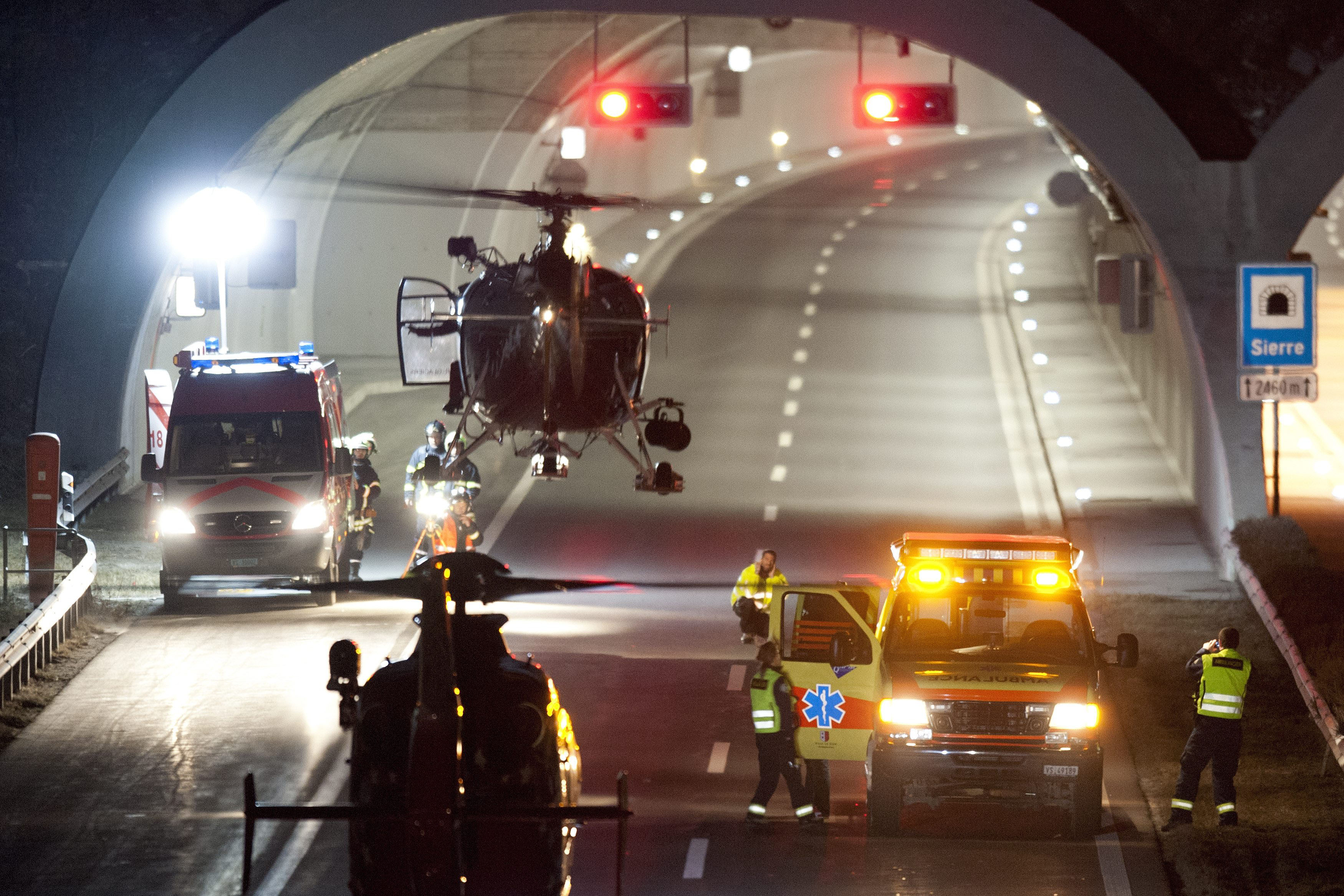 Olycka, sjukhus, Bussolycka, Buss, Polis, Barn, Ambulans, Krock, Schweiz, Död