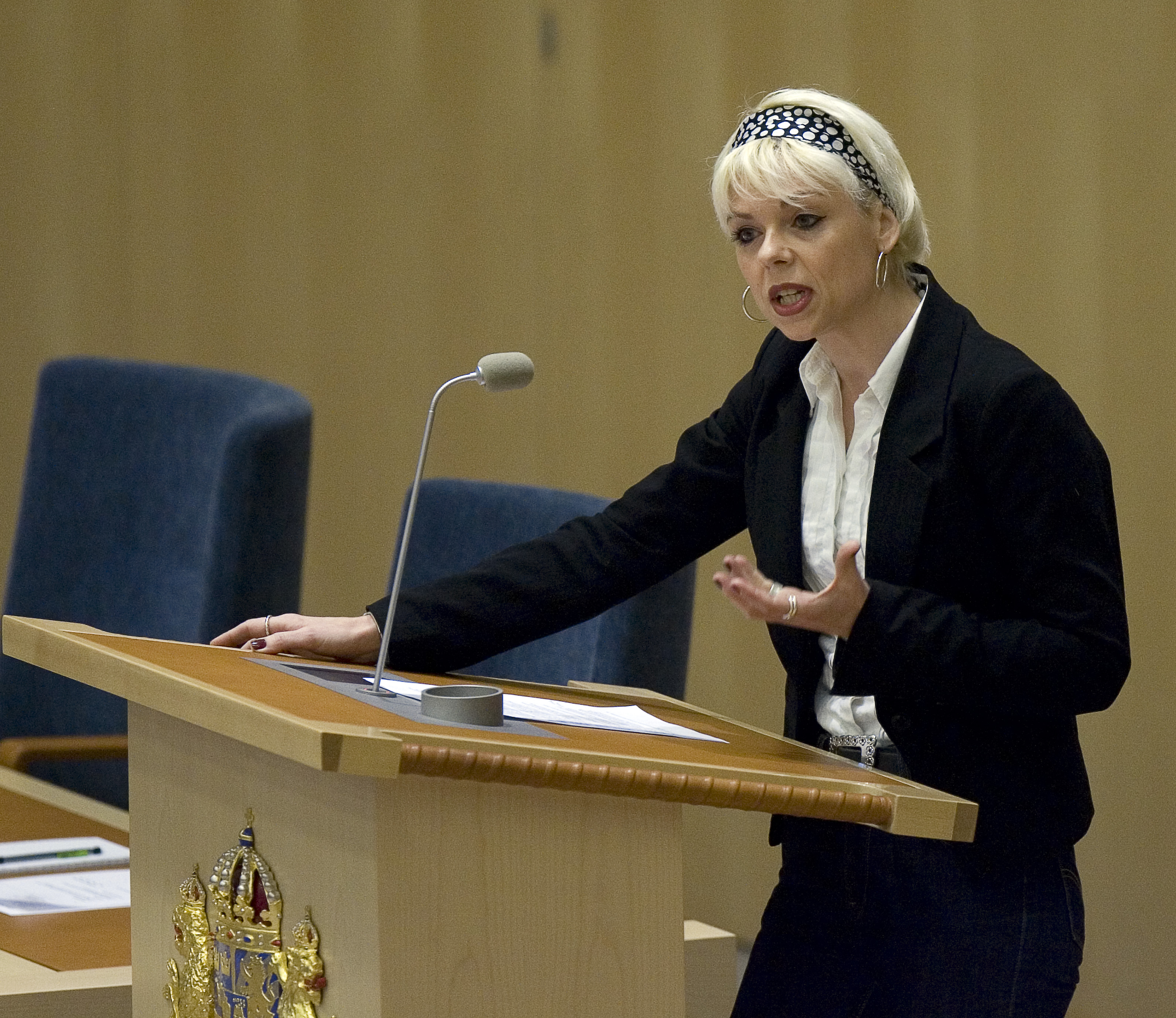 Näthat, Facebook, Josefin Brink, Riksdagen,  Vi tar kampen, Twitter, Jonas Sjöstedt, vänsterpartiet