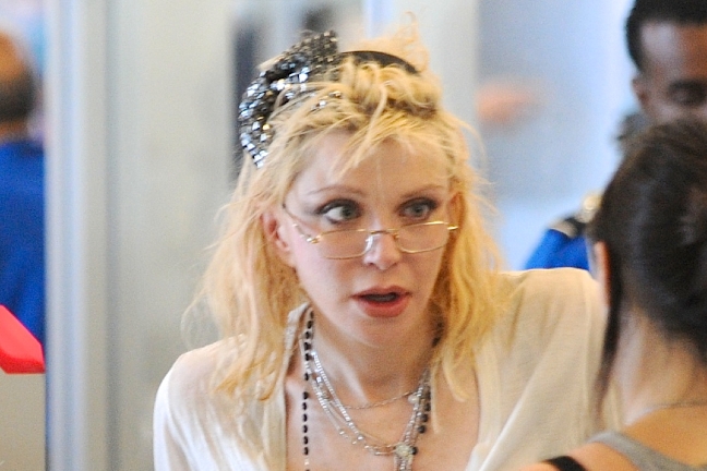 Courtney Love, Twitter
