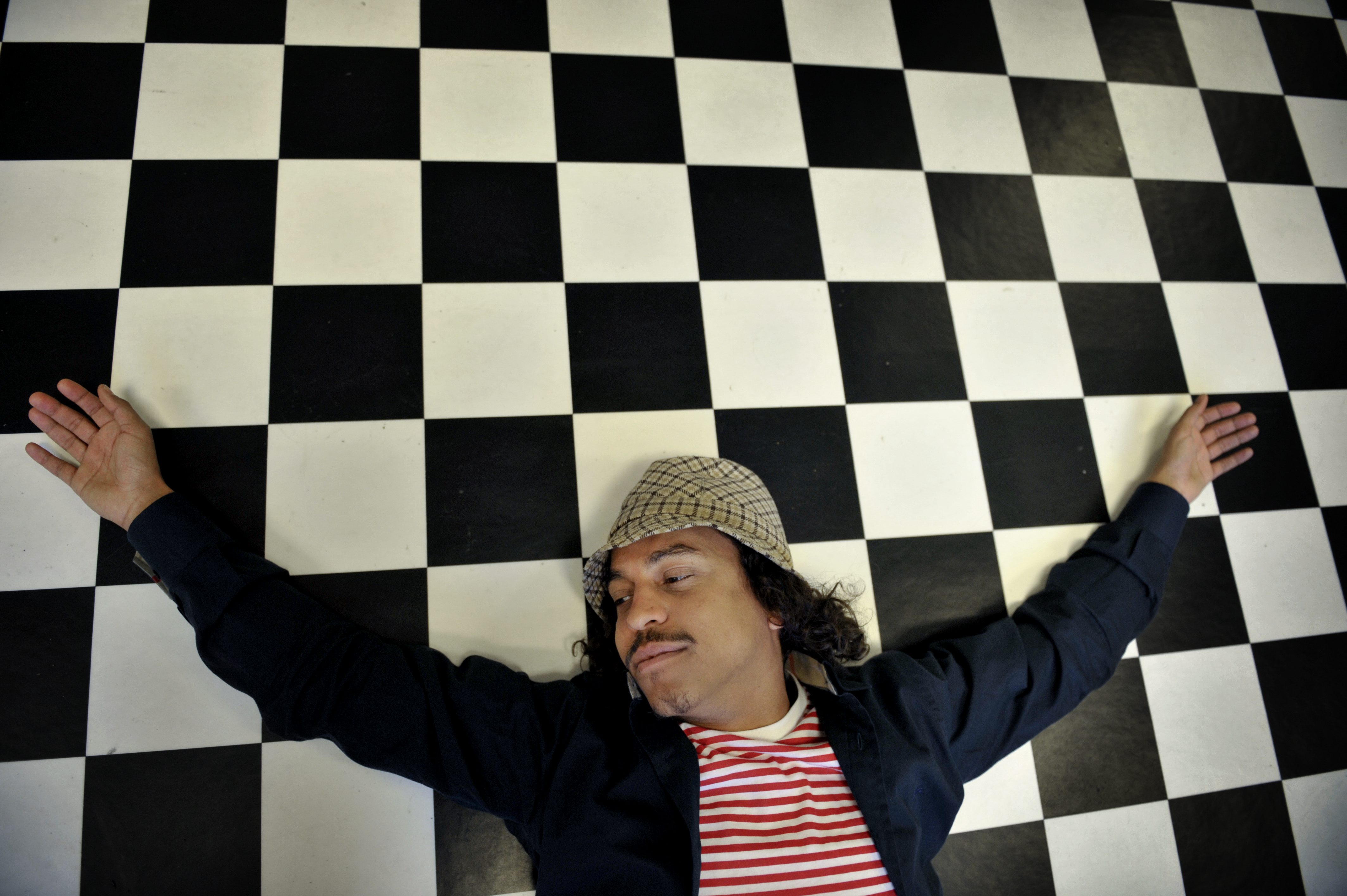 Timbuktu, Europe, Monica Crusner, The Hives, Pengar, Miljoner, Tvist