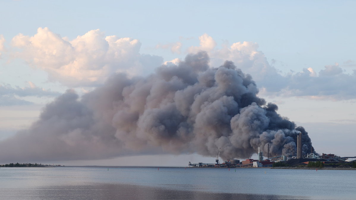 Gruvjätten Boliden tvingades stoppa produktionen i Rönnskärsverken i Skelleftehamn efter en brand.