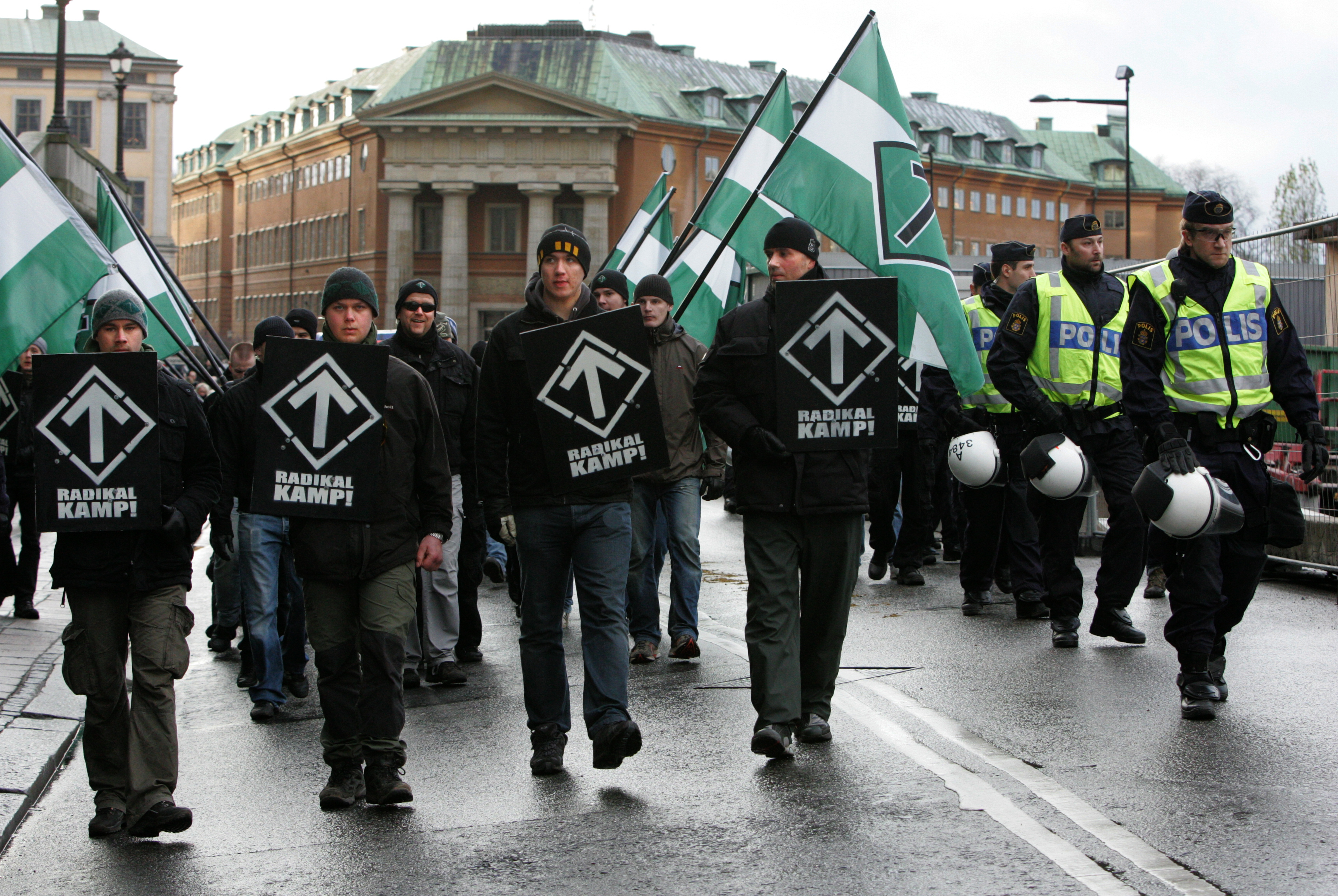 Motståndsrörelsen i Stockholm under en manifestation på Karl XII:s dödsdag, 30 november.