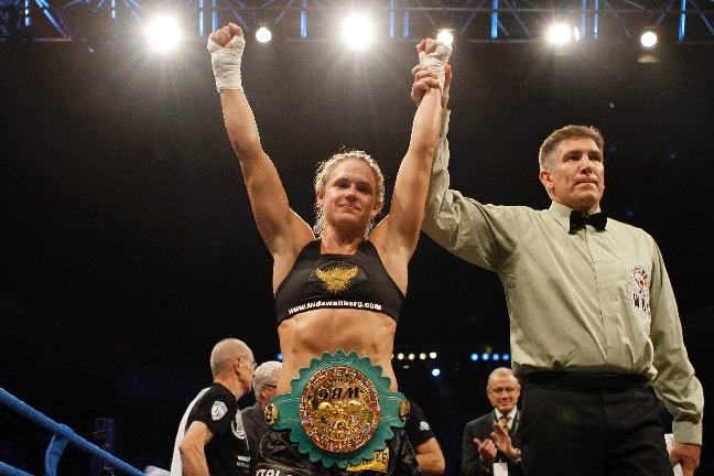 Frida Wallberg är ny världsmästare i boxning. Frida Wallberg är ny världsmästare i boxning.