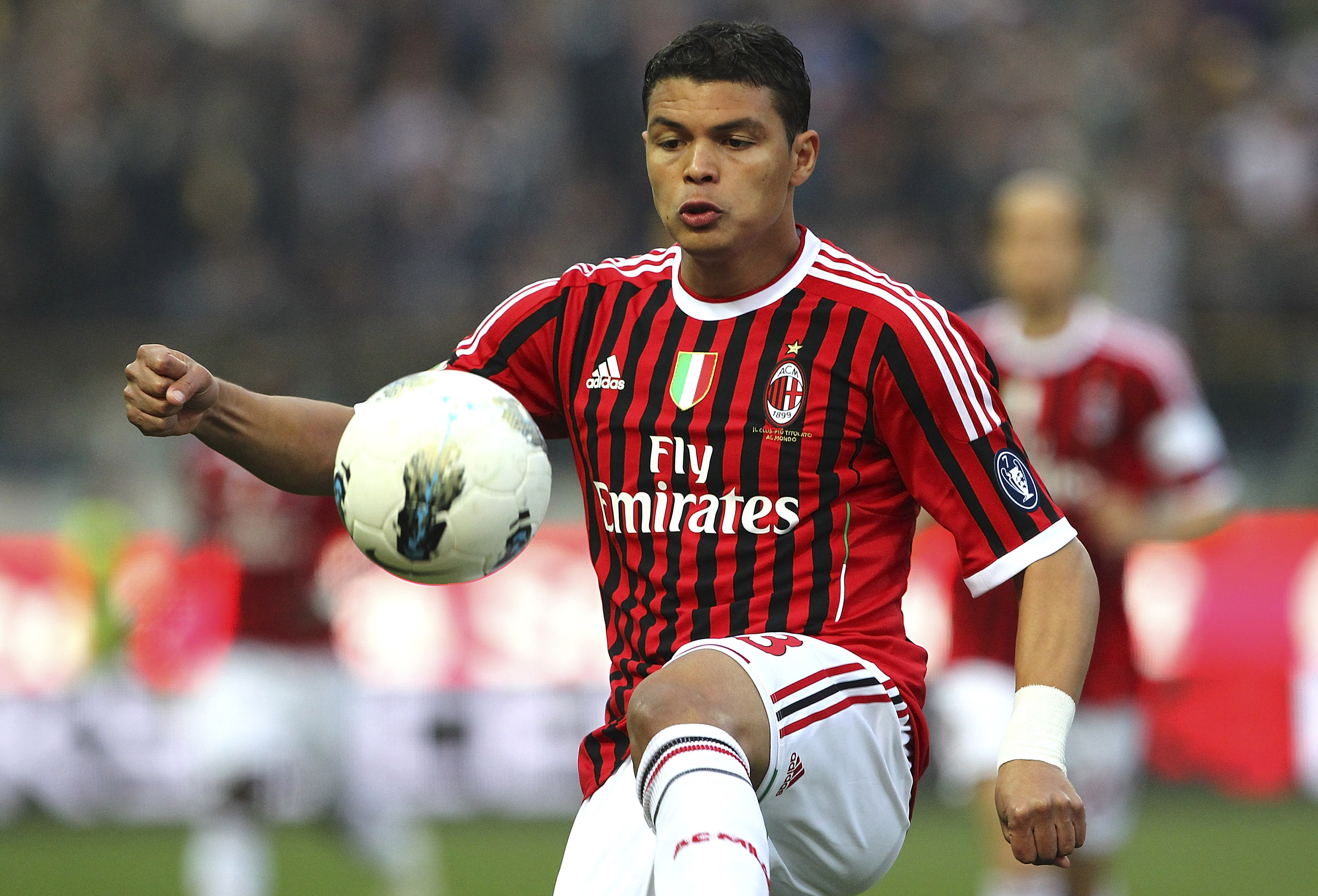 Milan kommer till spel utan försvarsjätten Thiago Silva i derbyt mot Inter.