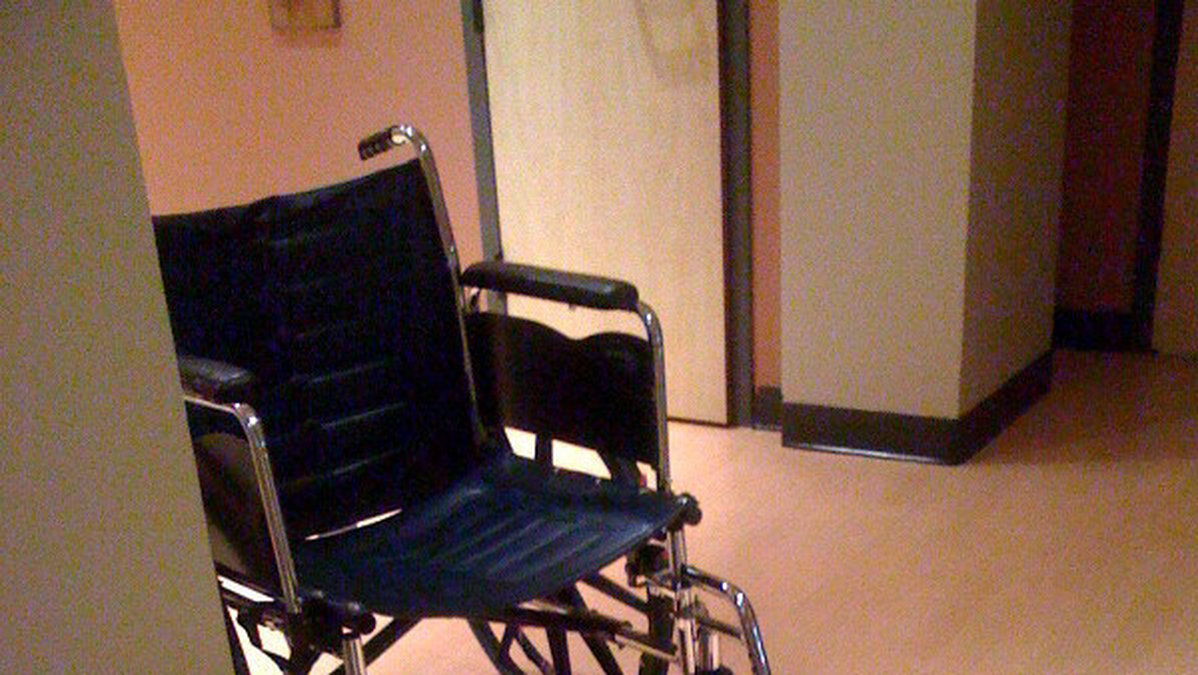 Rullstolen hon tvingades sitta i när hon var som sjukast och inte kunde gå.