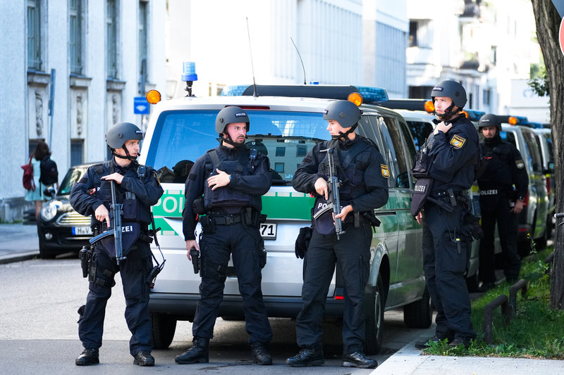 Polis på plats nära Israels konsulat i München.
