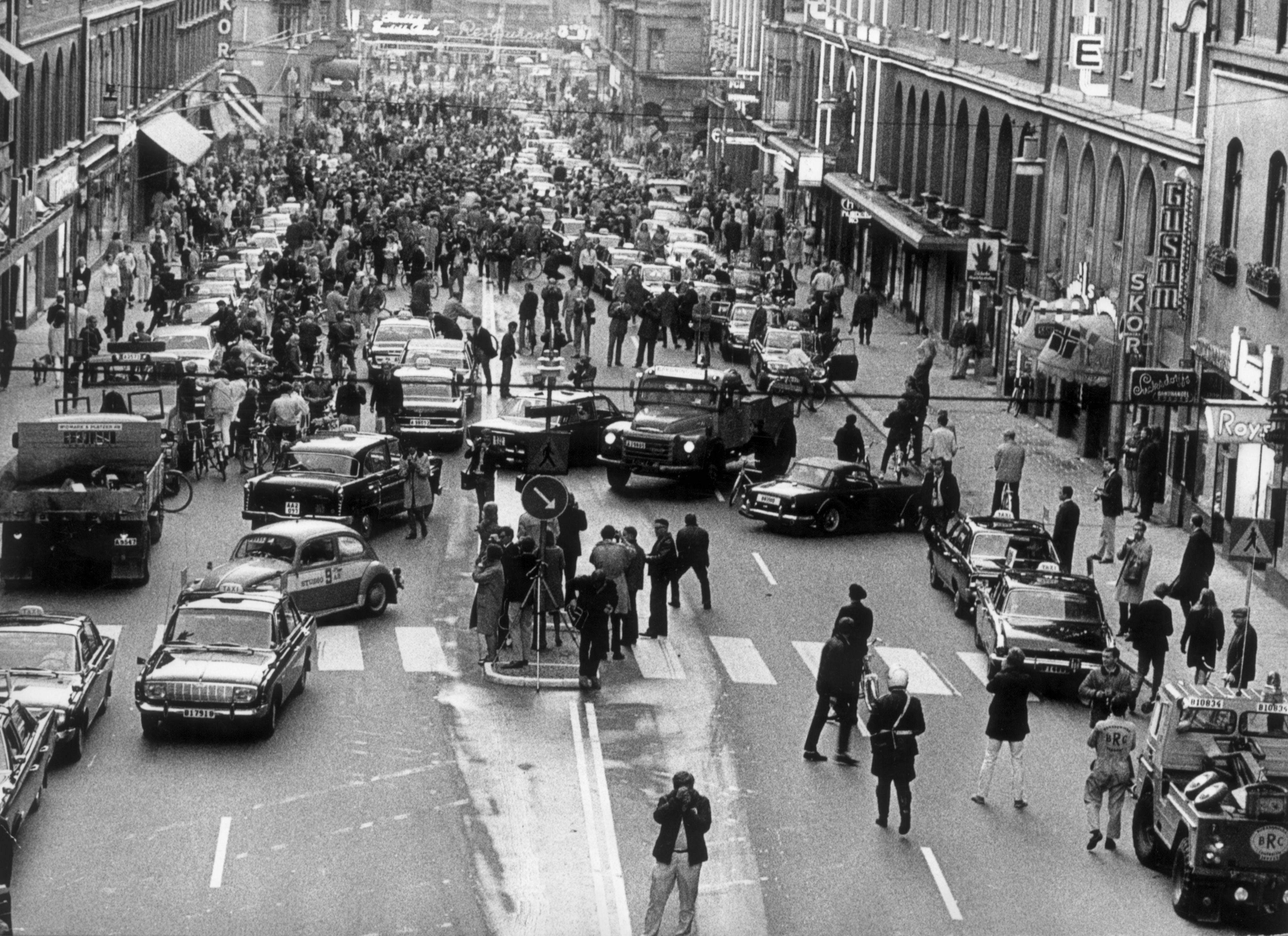 1967: Första dagen med högertrafik
