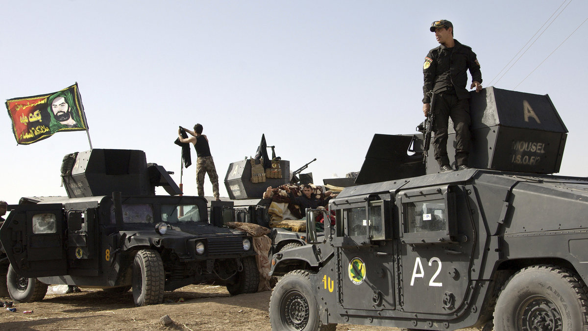 Irakiska soldater förbereder sig för en offensiv mot Mosul. 