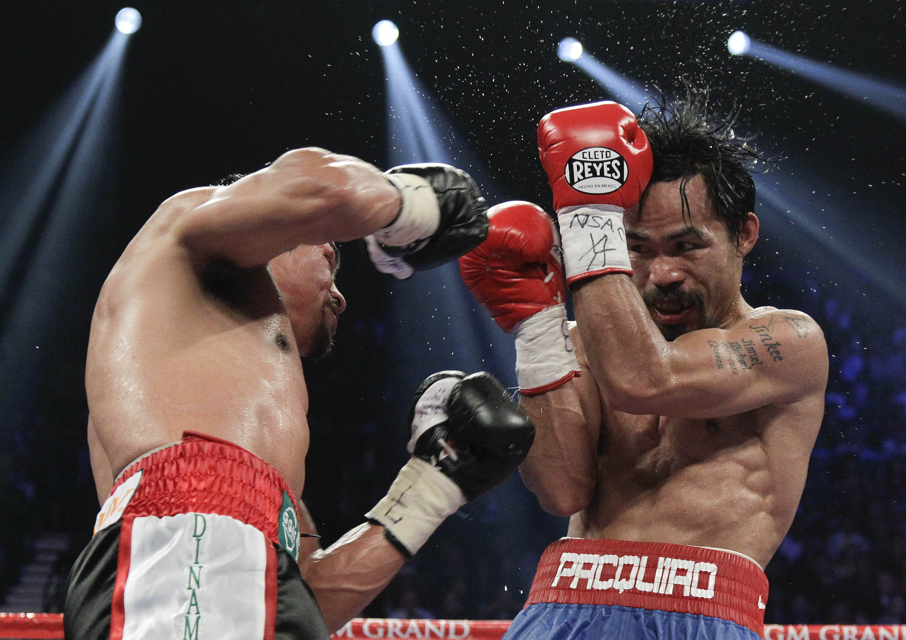 Marquez hade ett stort publikstöd under matchen som gick på MGM Grand Garden Arena i Las Vegas. Marquez hade ett stort publikstöd under matchen som gick på MGM Grand Garden Arena i Las Vegas.