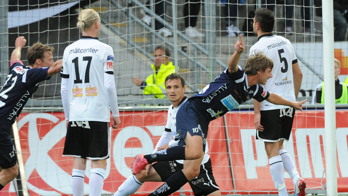 Jakob Orlov låg bakom båda Gefles mål - här firar han 0-2-målet.