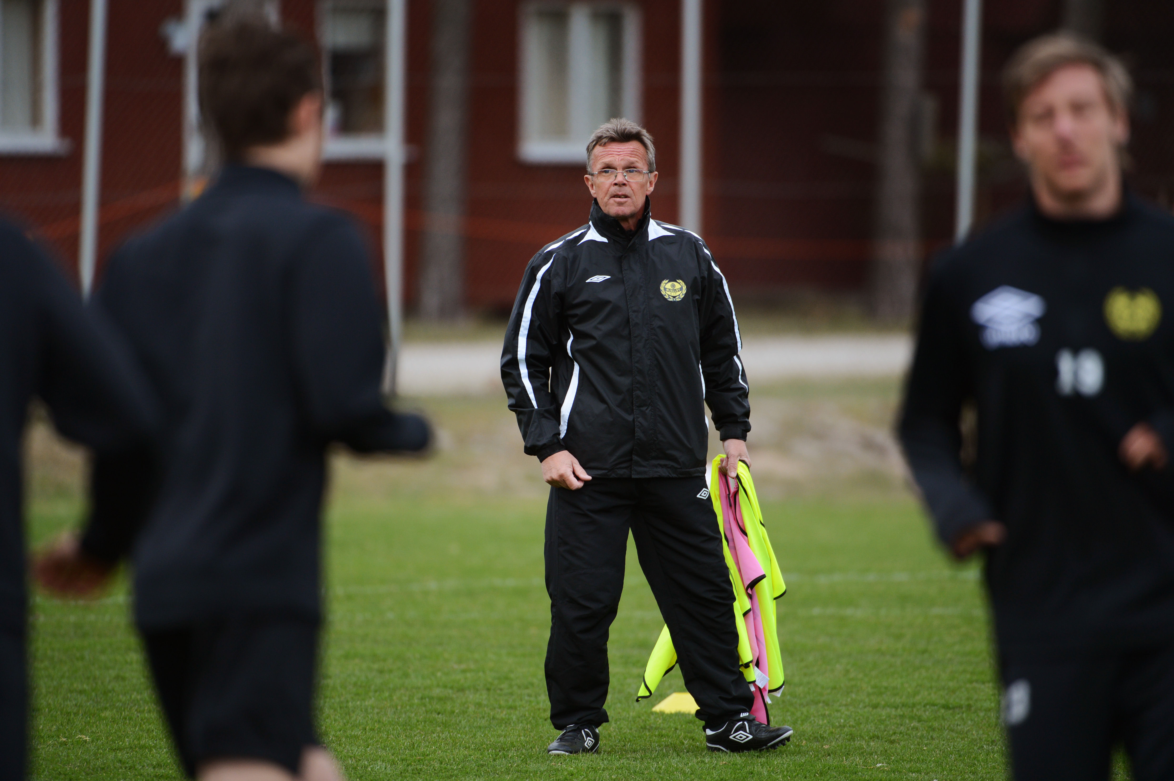 Linderoth är tränare för Mjällbys U-19-lag.