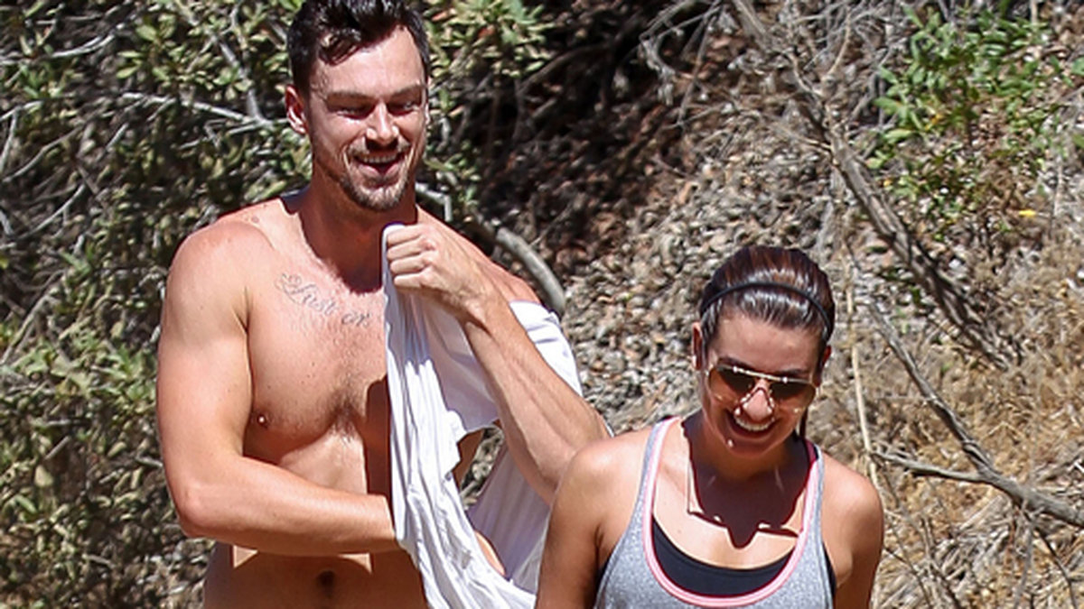 Lea Michele och hennes pojkvän Matthew Paetz tar en svettig powerwalk.
