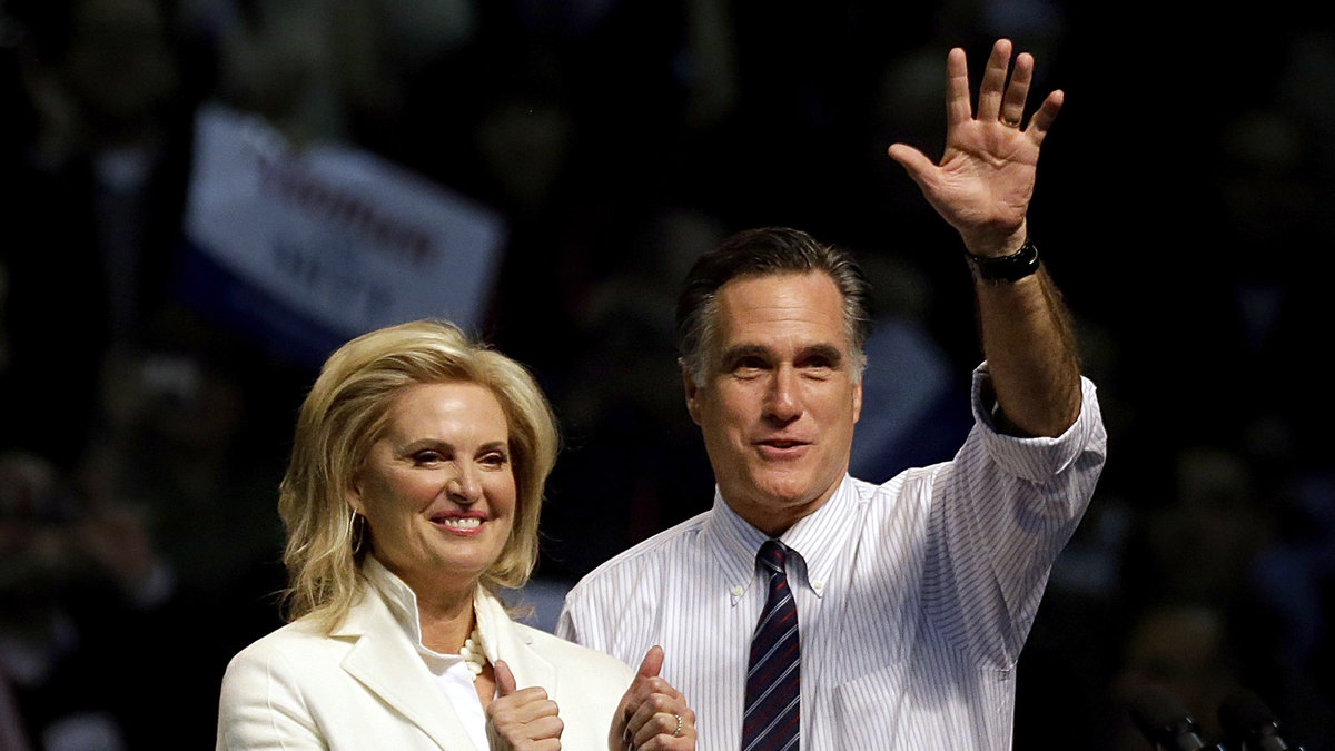 Ann och Mitt Romney kampanjade på sitt håll.