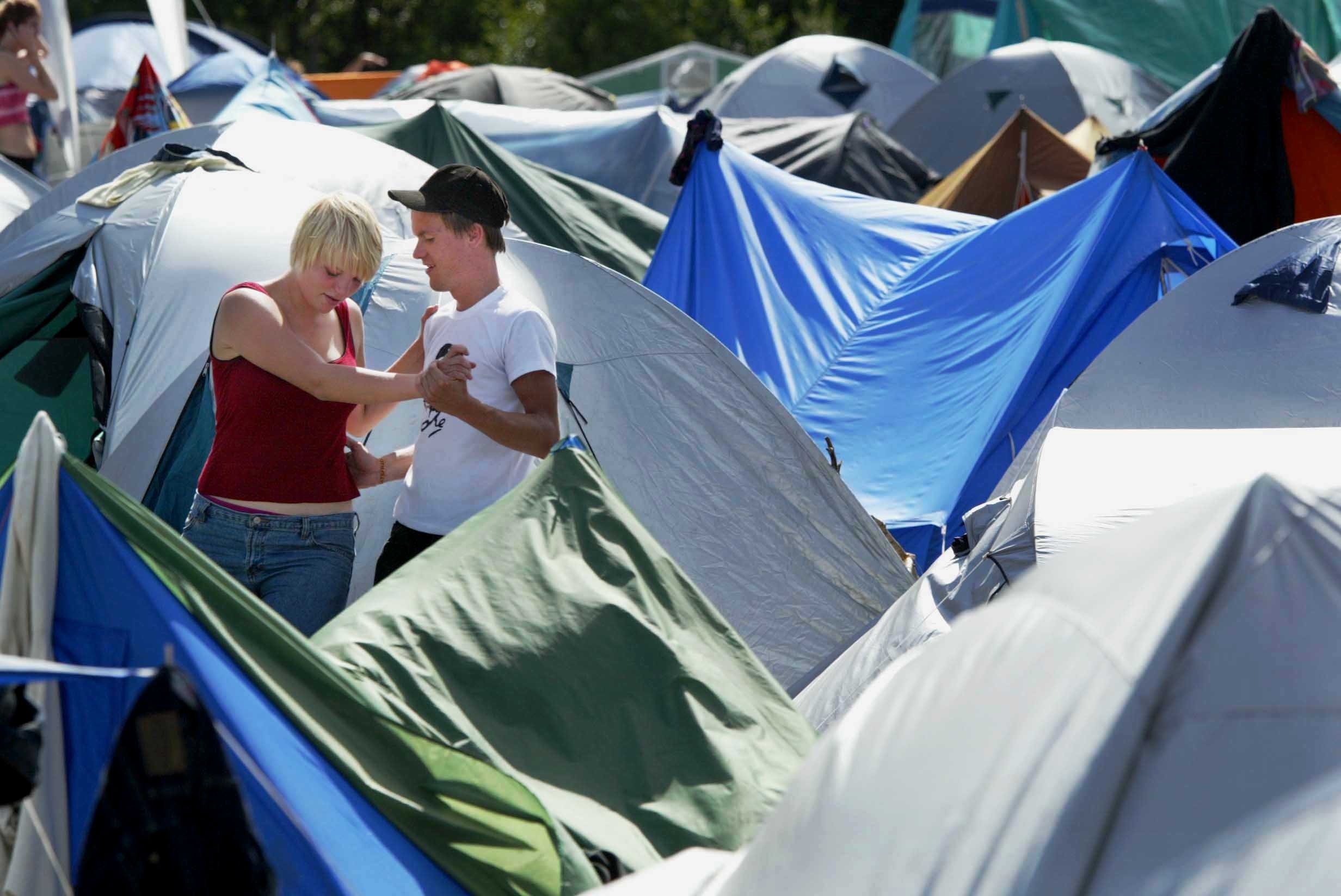 nyheter24.senyheterinternet748649 filmer kan torkel i knipa militär tält