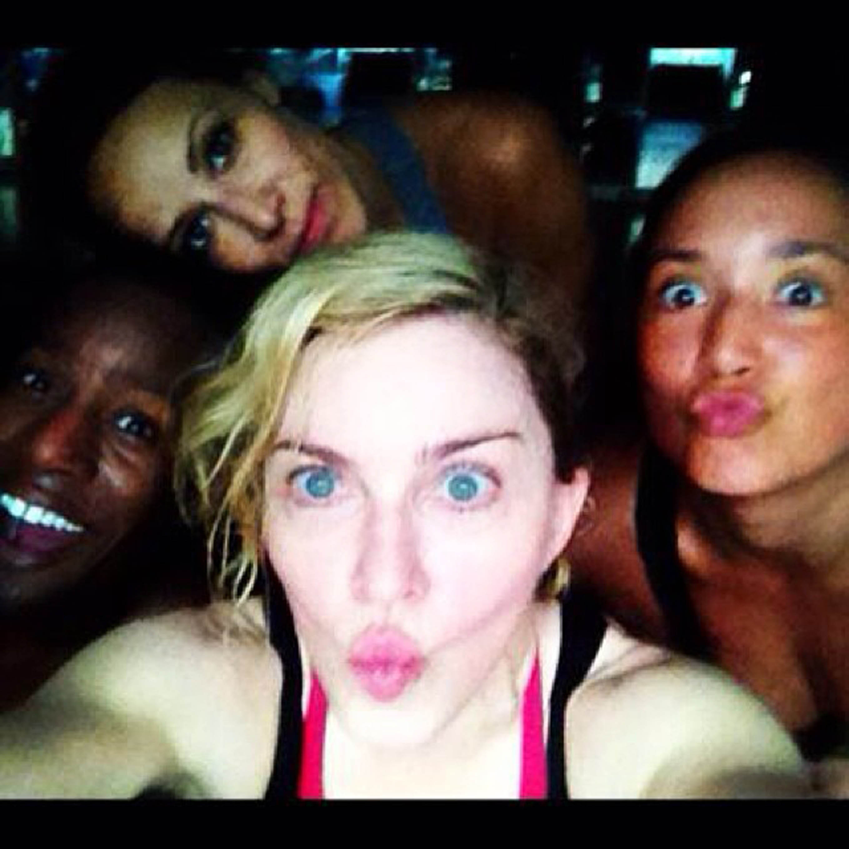Madonna bjuder på ett gammalt hederligt duckface efter sitt träningspass. Madonna bjuder på ett gammalt hederligt duckface efter sitt träningspass.