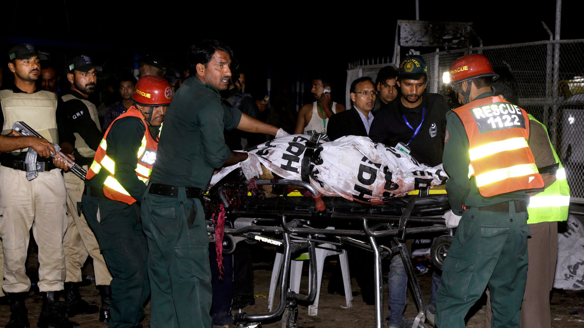 En självmordsbombare sprängde sig själv på en lekplats och minst 65 ska ha dödats.