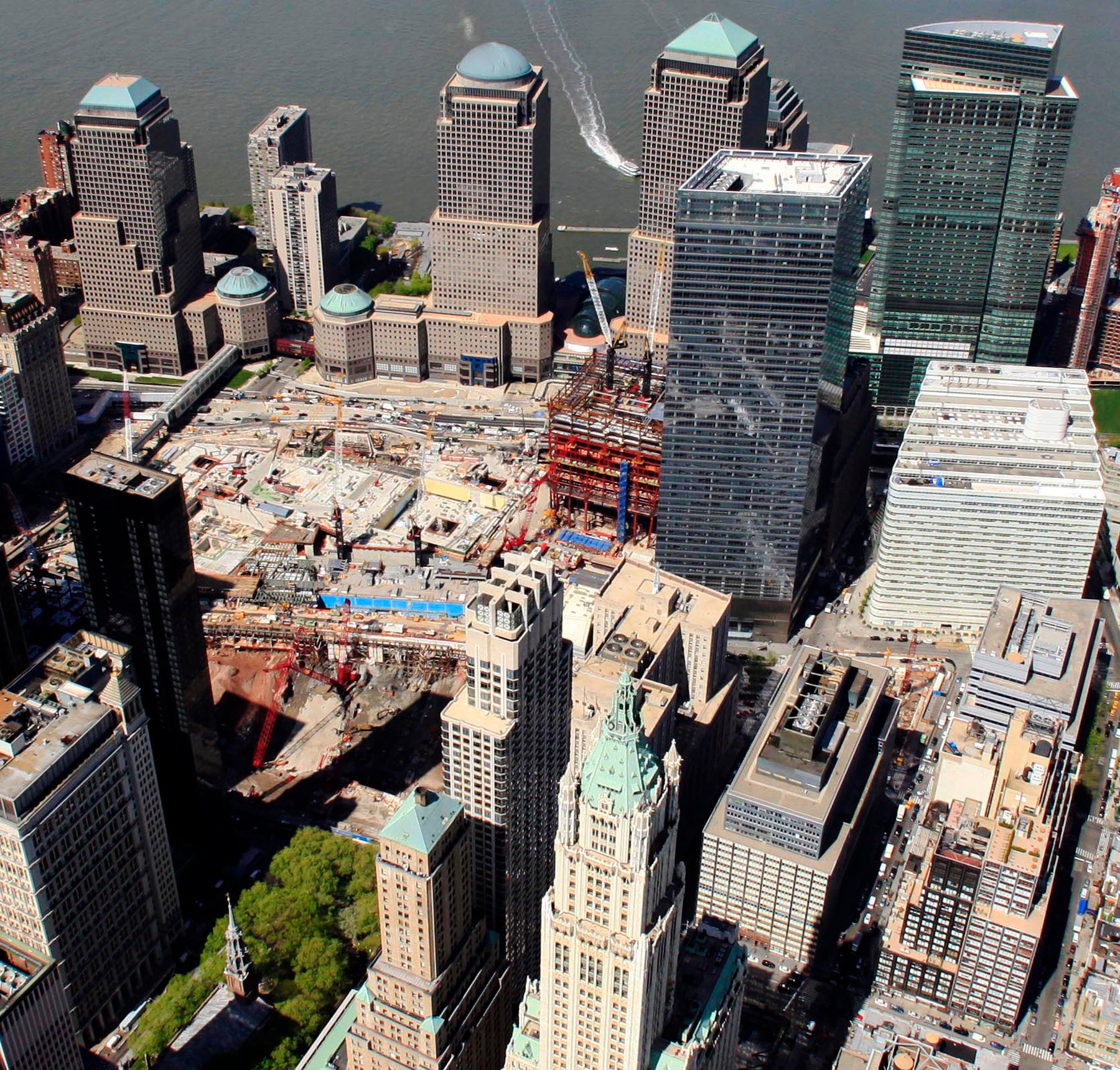 Centerpolitikern hävdar bland annat att judarna låg bakom 11 september-attackerna i New York.