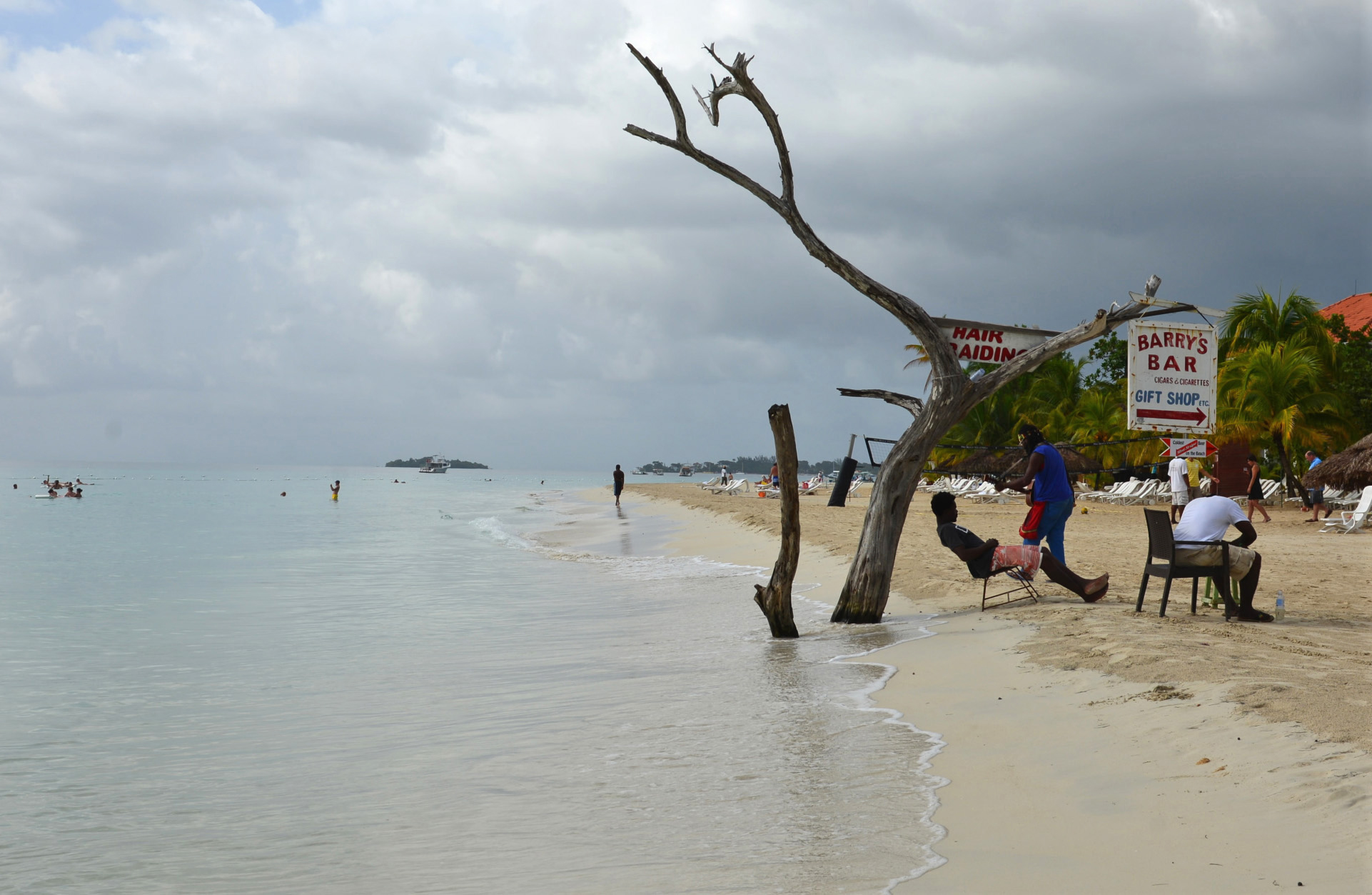 Jamaica tar emot mycket turister och är kända för fantastiska stränder. 