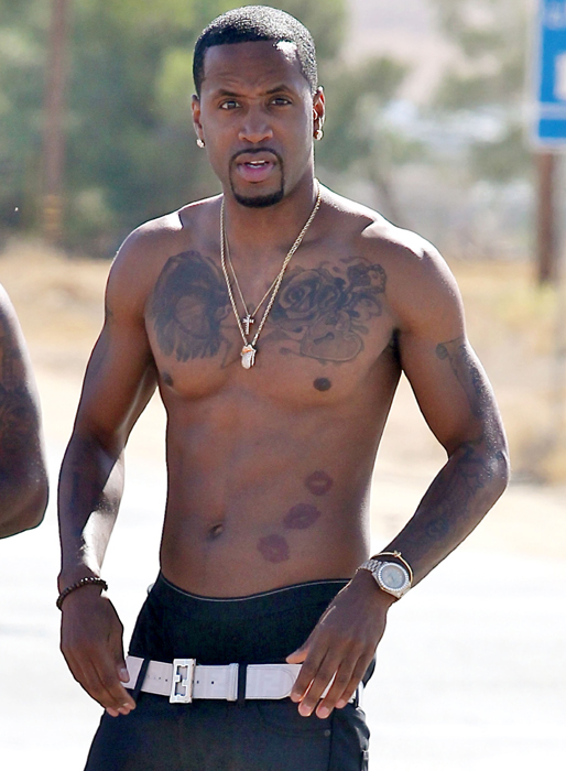 Nicki Minajs ex-pojkvän Safaree Samuels har tatuerat över sina Nicki-tatueringar. Nicki Minajs ex-pojkvän Safaree Samuels har tatuerat över sina Nicki-tatueringar.