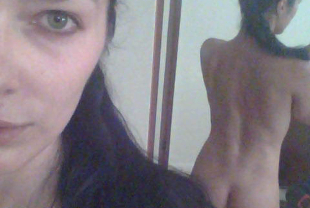 Americas Next Top Model-tjejen Adrianne Curry lägger ofta upp mer avklädda bilder. Americas Next Top Model-tjejen Adrianne Curry lägger ofta upp mer avklädda bilder.