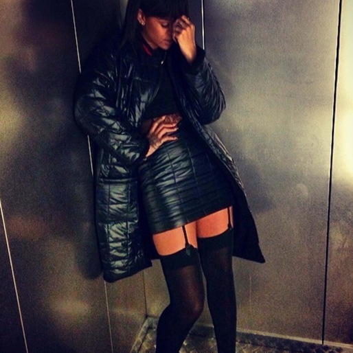 Rihanna tar hissen. Rihanna tar hissen.